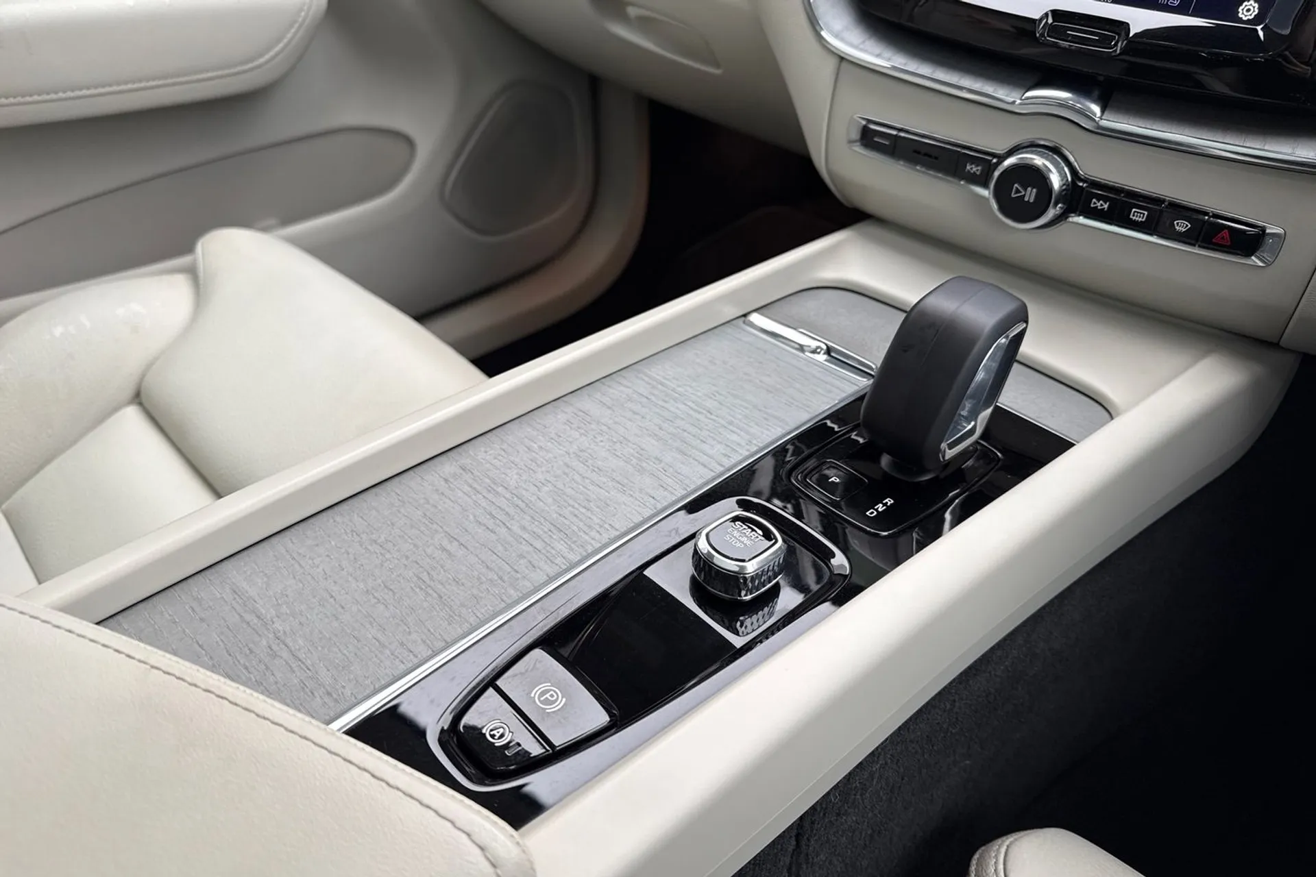 Volvo XC60 thumbnail image number 44