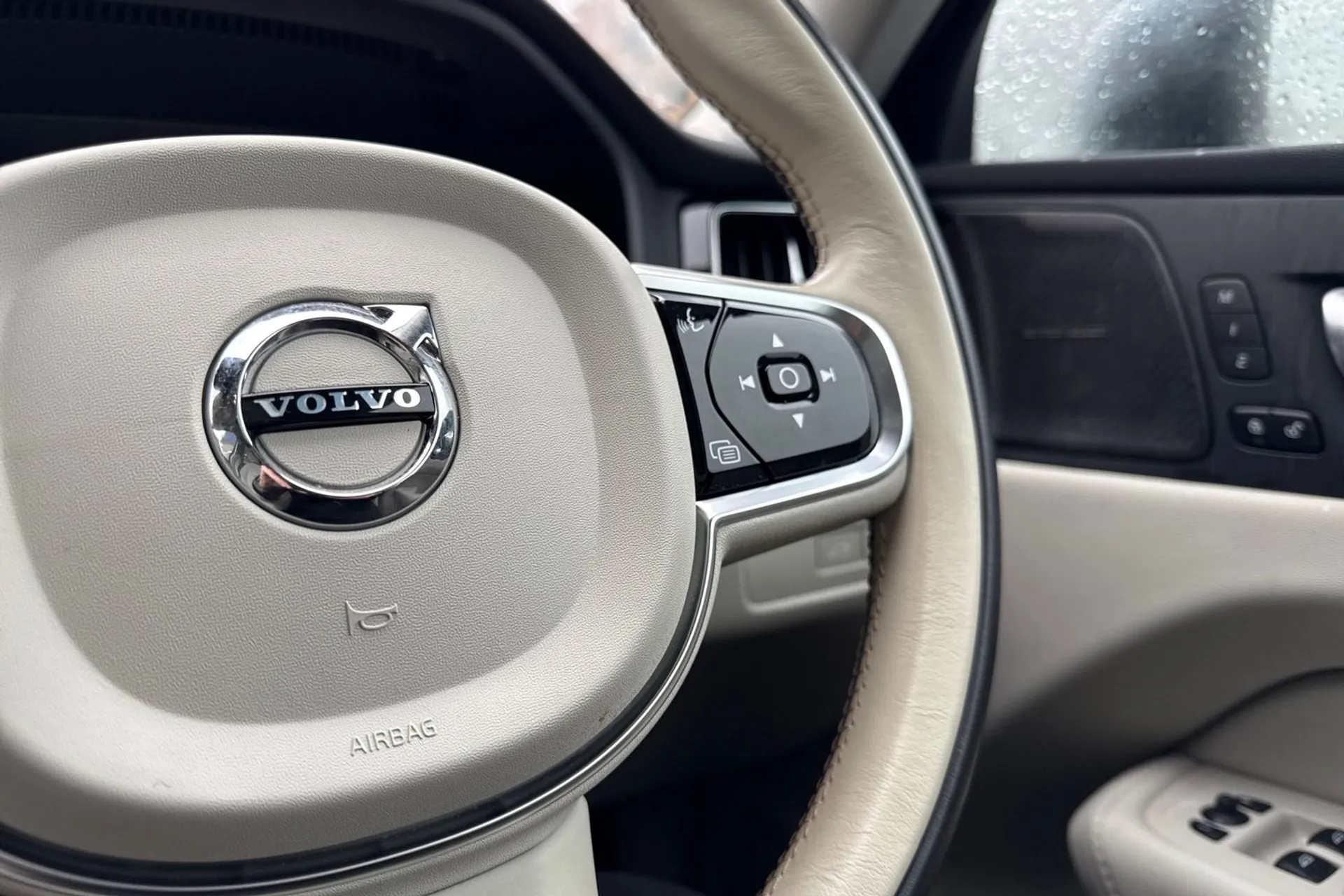 Volvo XC60 thumbnail image number 37