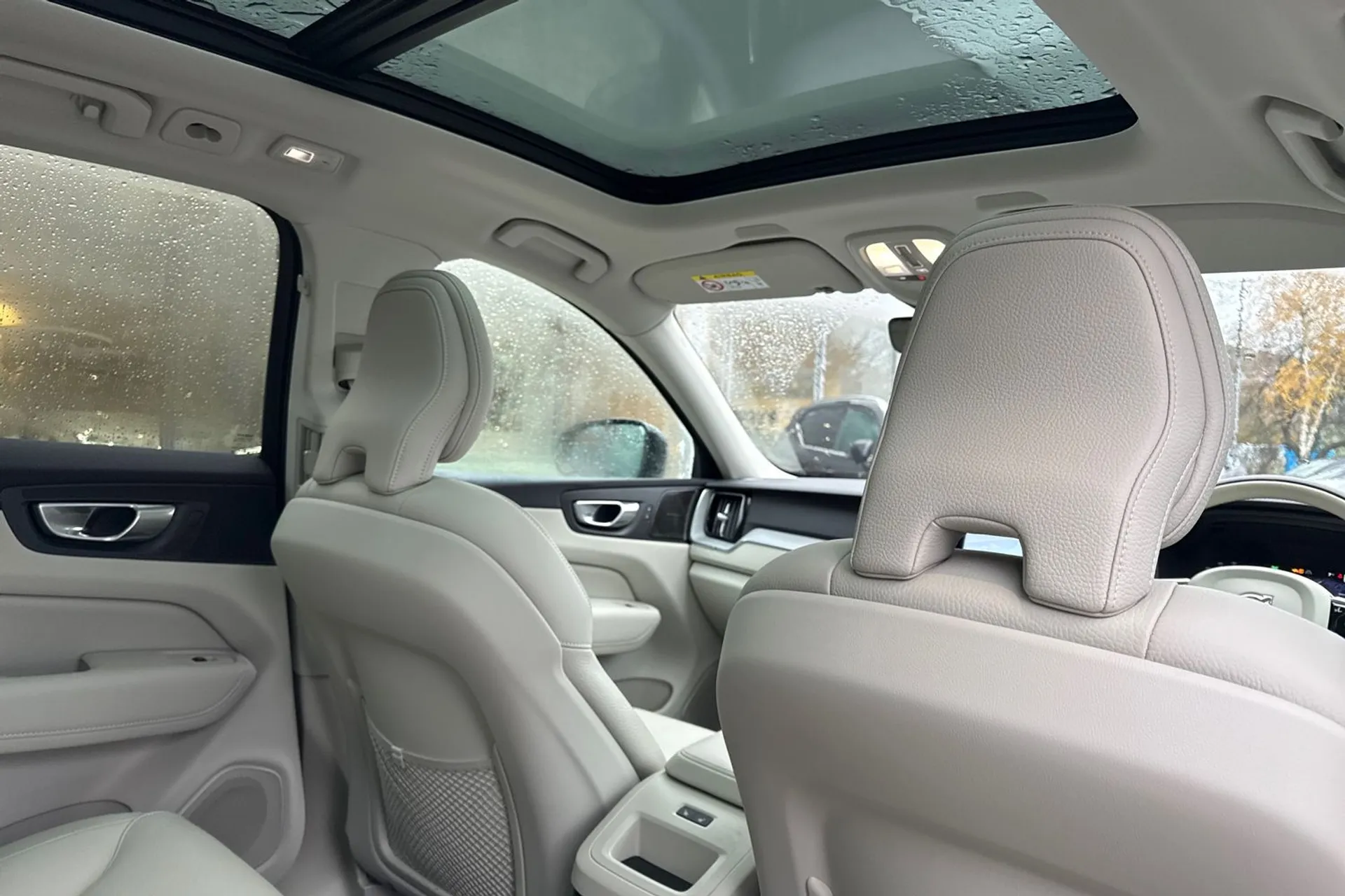 Volvo XC60 thumbnail image number 24