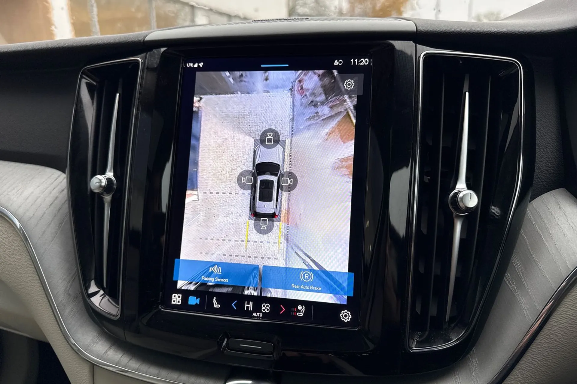 Volvo XC60 thumbnail image number 4