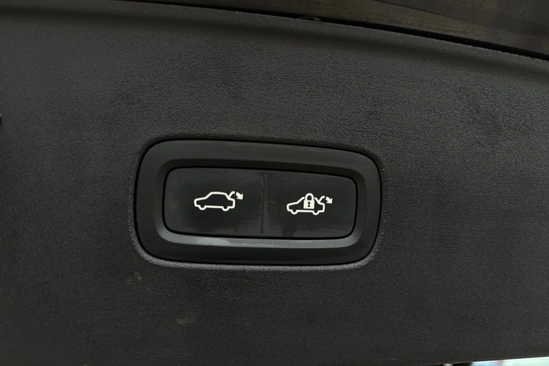 Volvo EX90 thumbnail image number 23