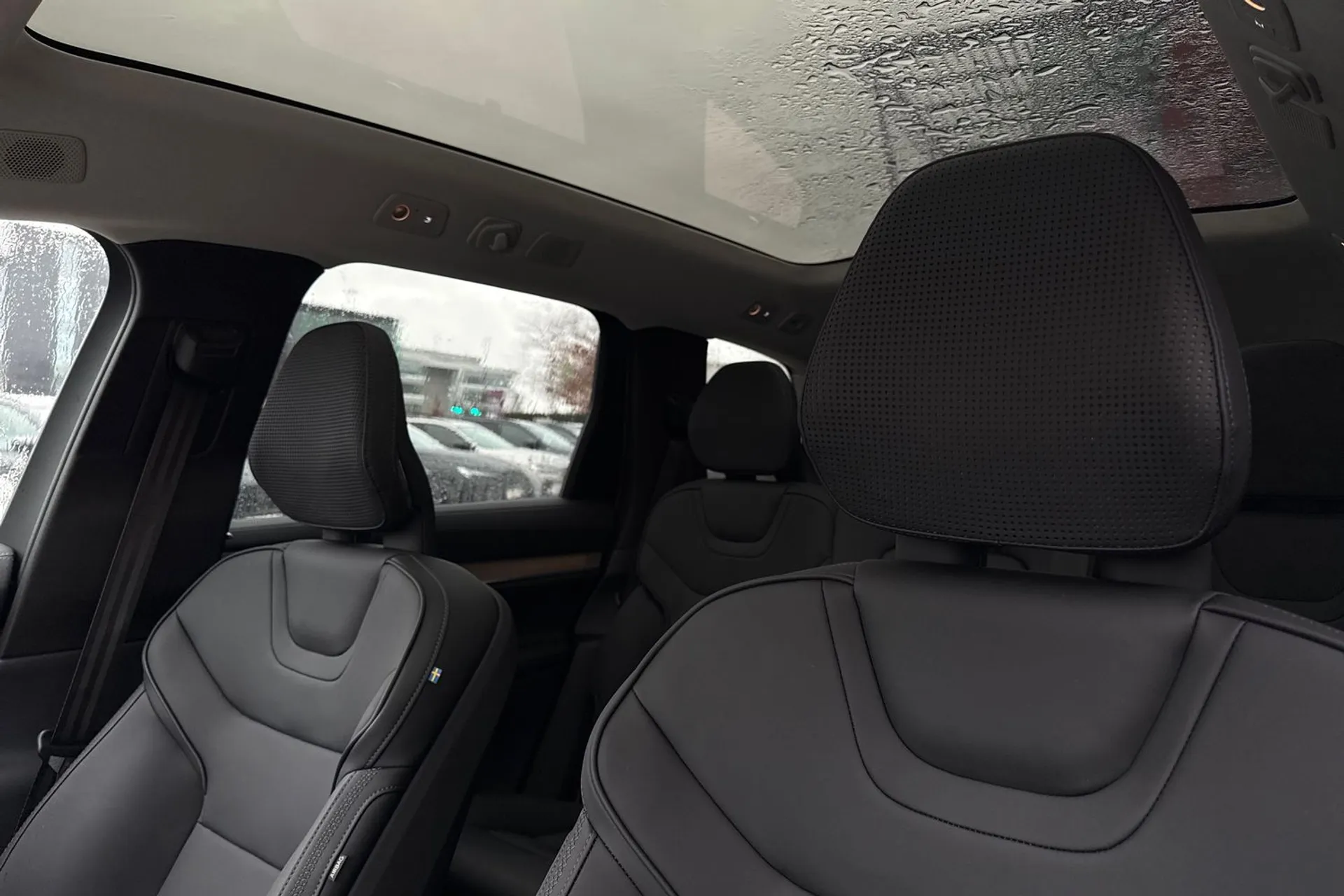 Volvo EX90 thumbnail image number 31