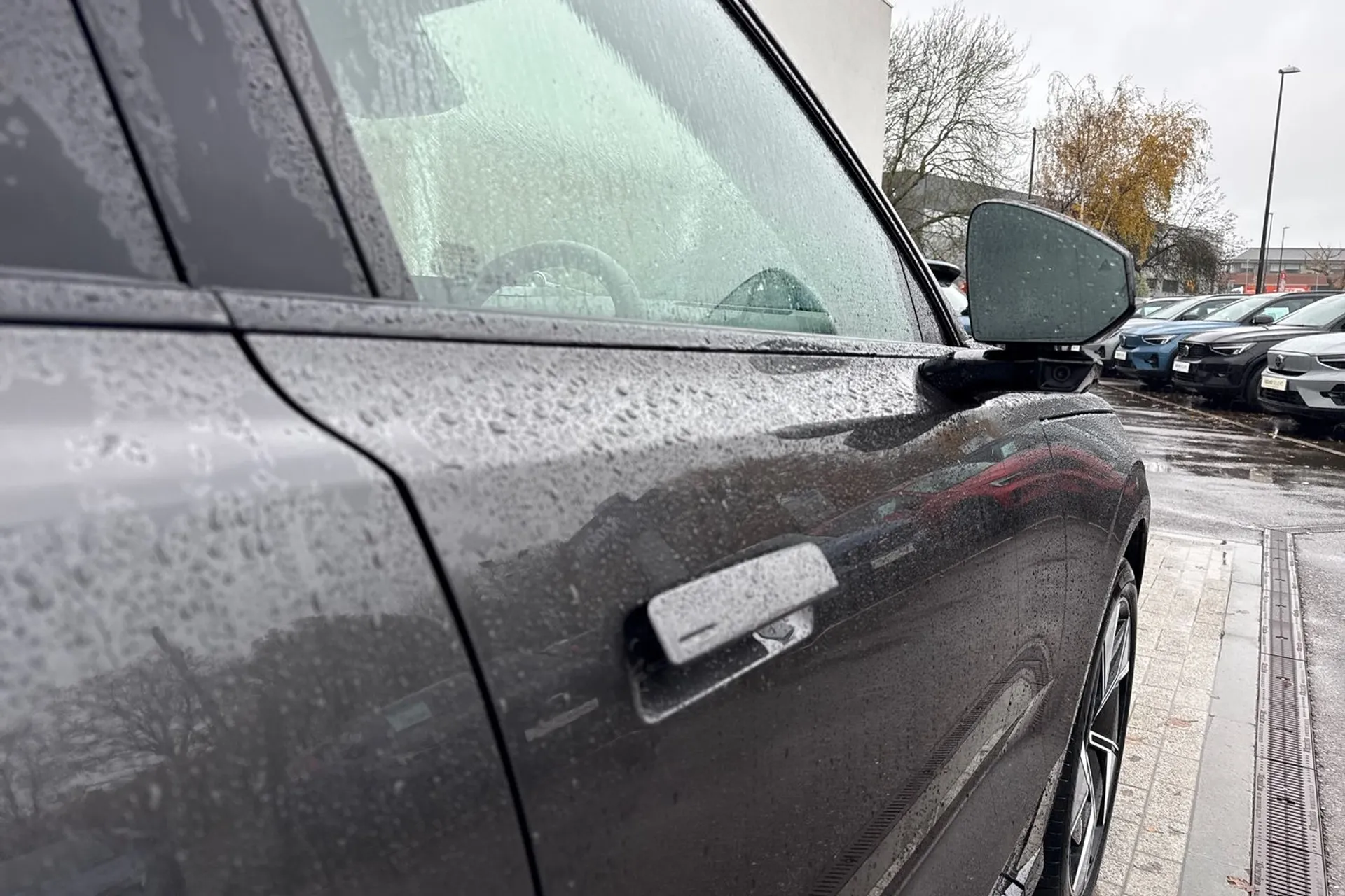 Volvo EX90 thumbnail image number 19