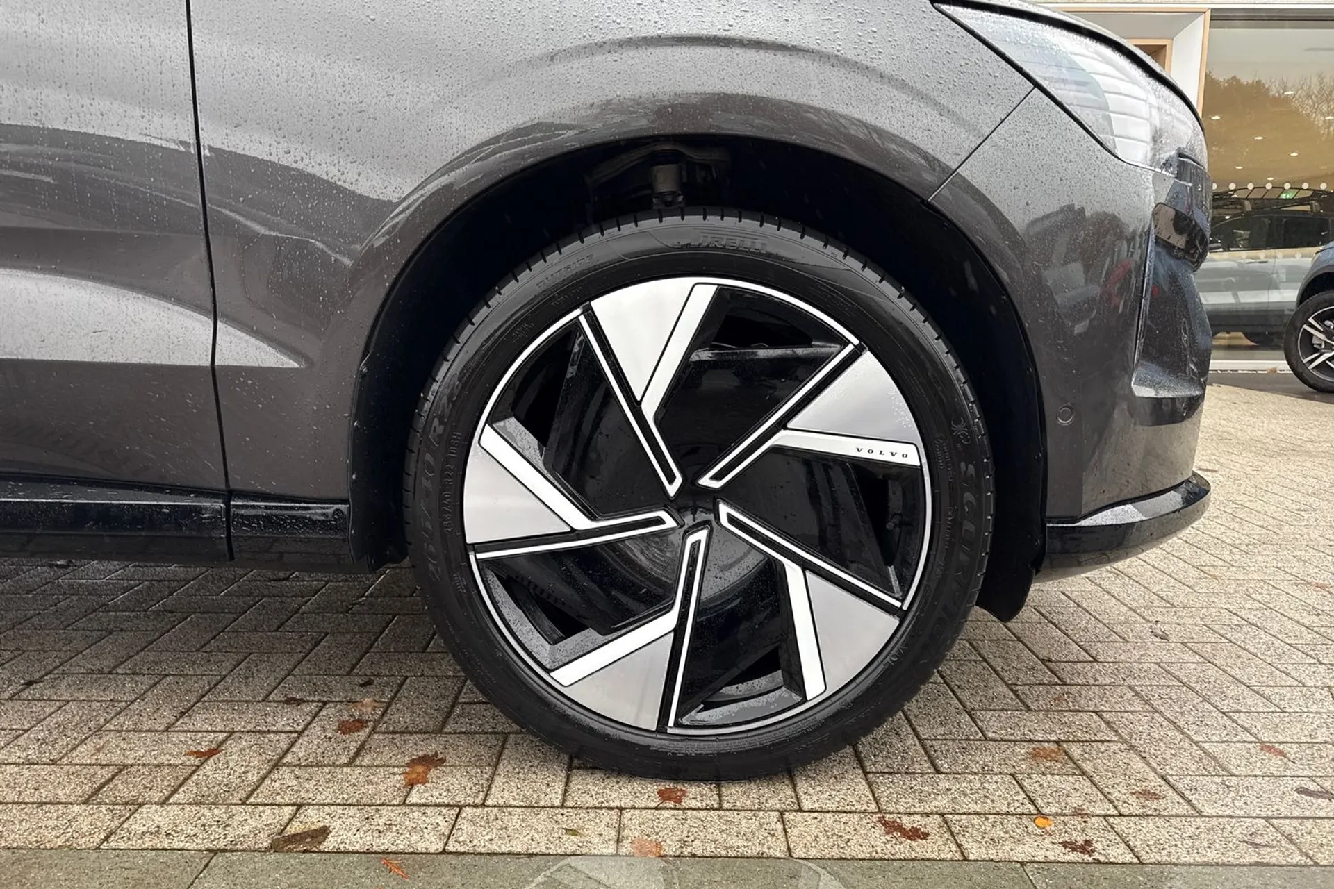 Volvo EX90 thumbnail image number 16