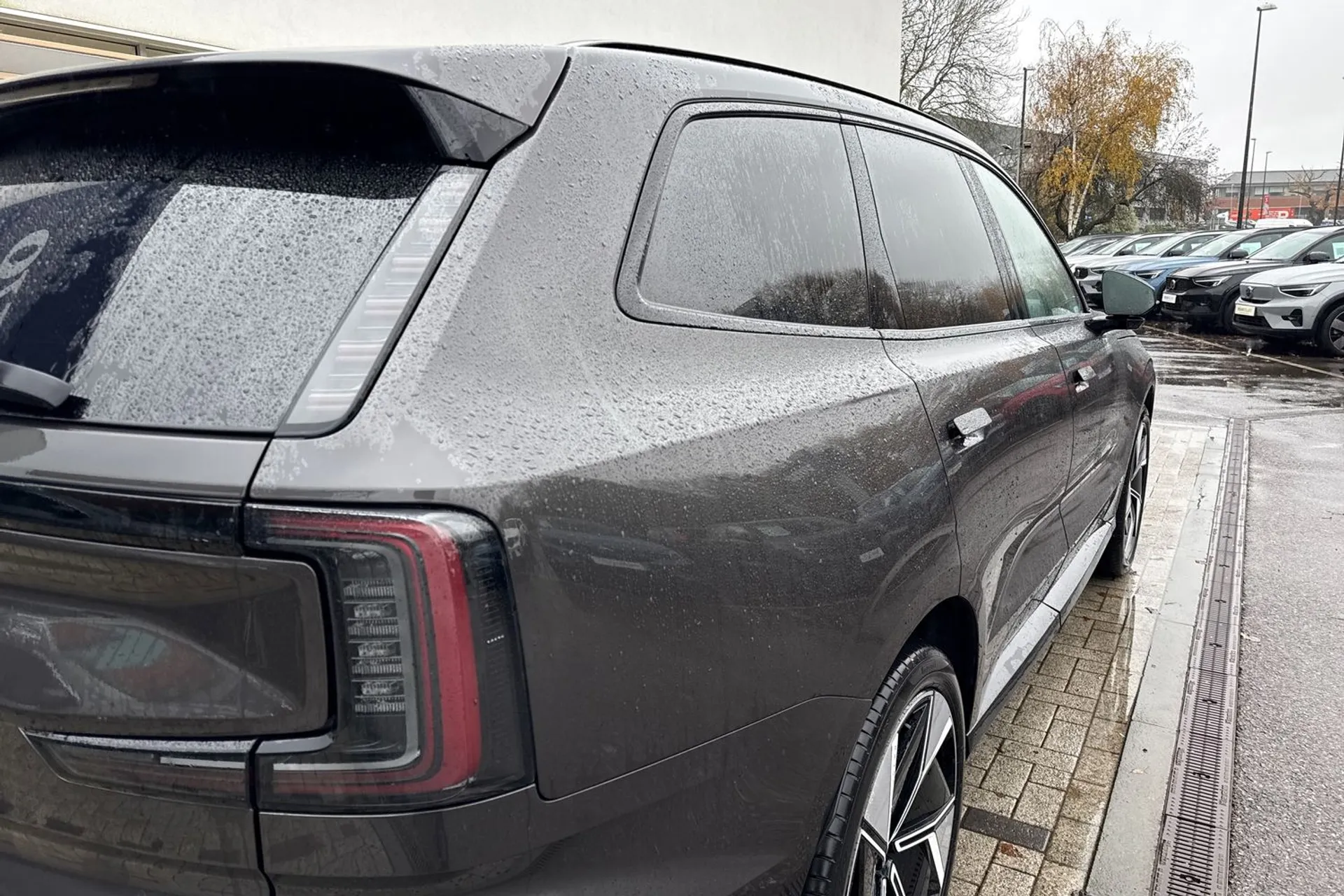 Volvo EX90 thumbnail image number 17