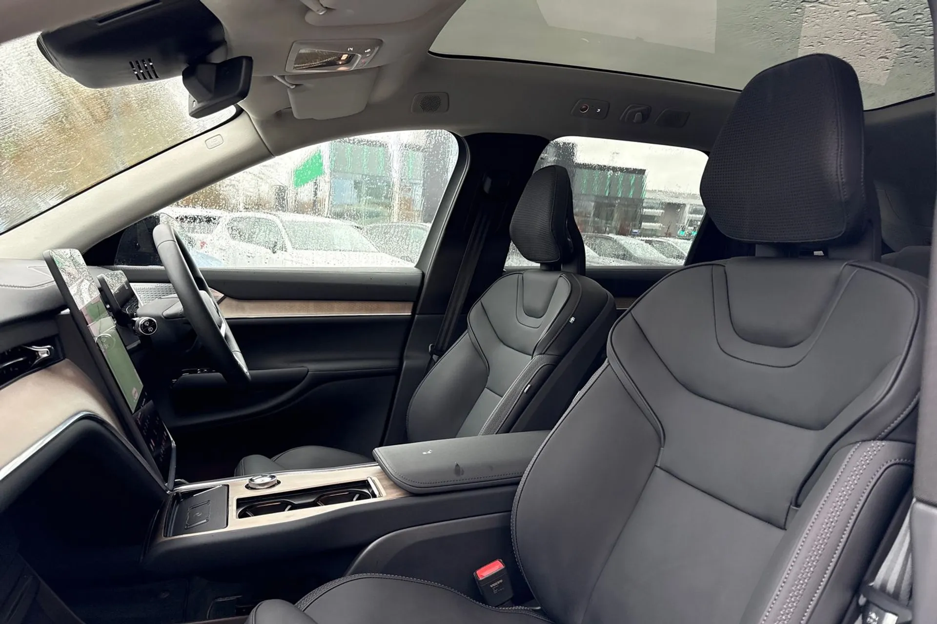 Volvo EX90 thumbnail image number 30