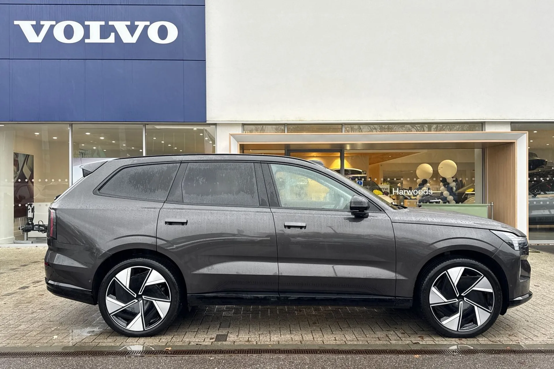 Volvo EX90 thumbnail image number 2