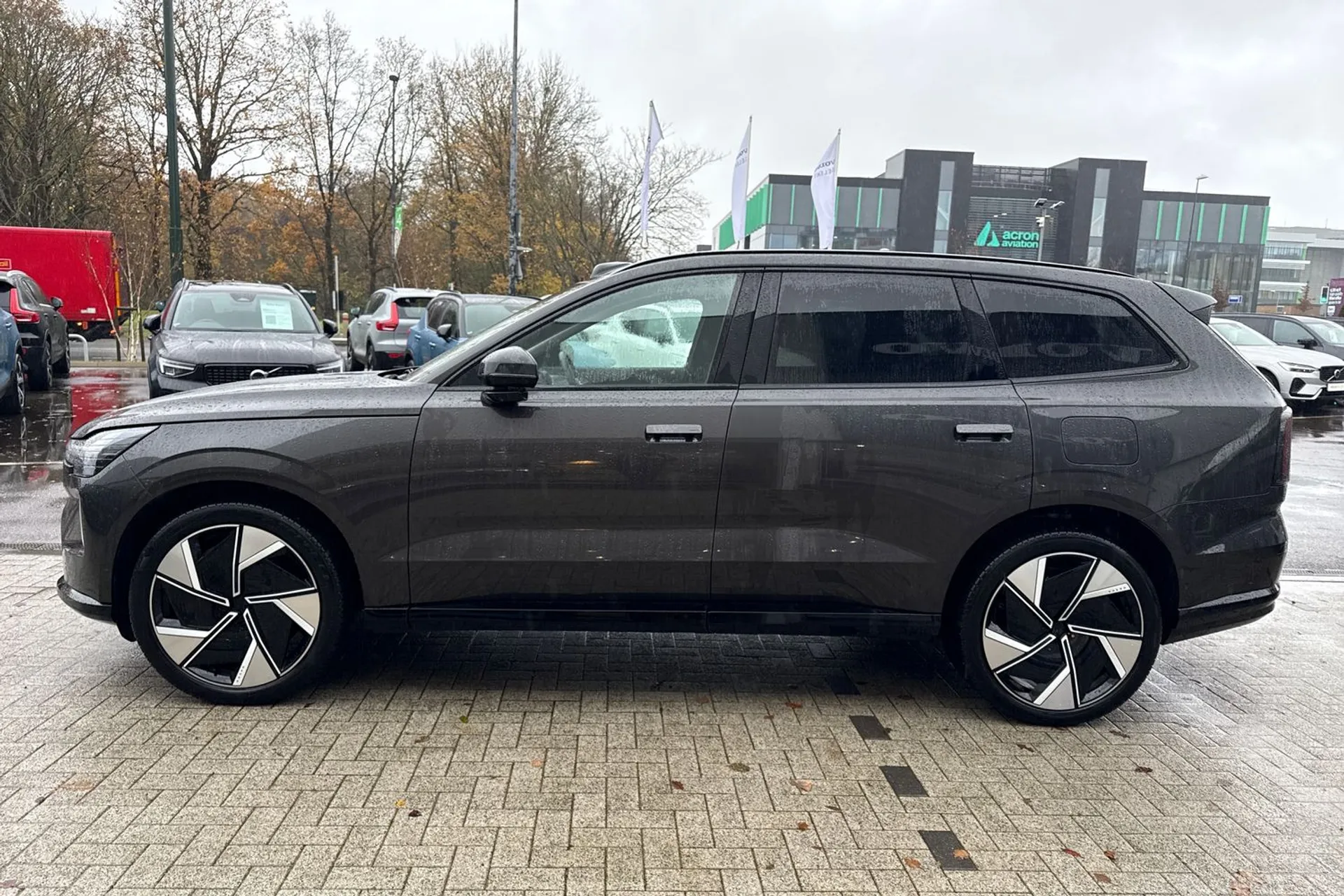 Volvo EX90 thumbnail image number 13