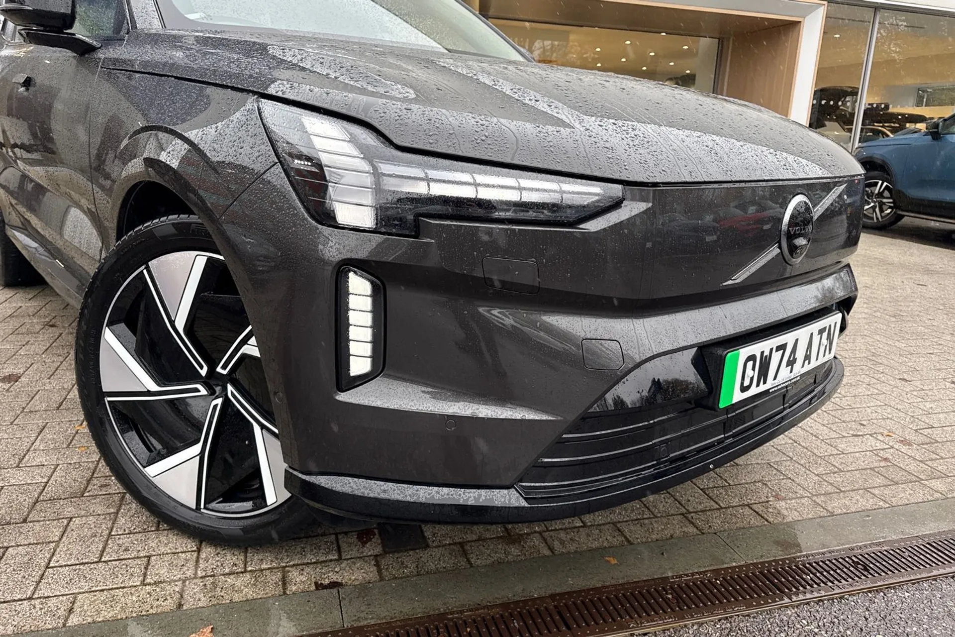 Volvo EX90 thumbnail image number 9