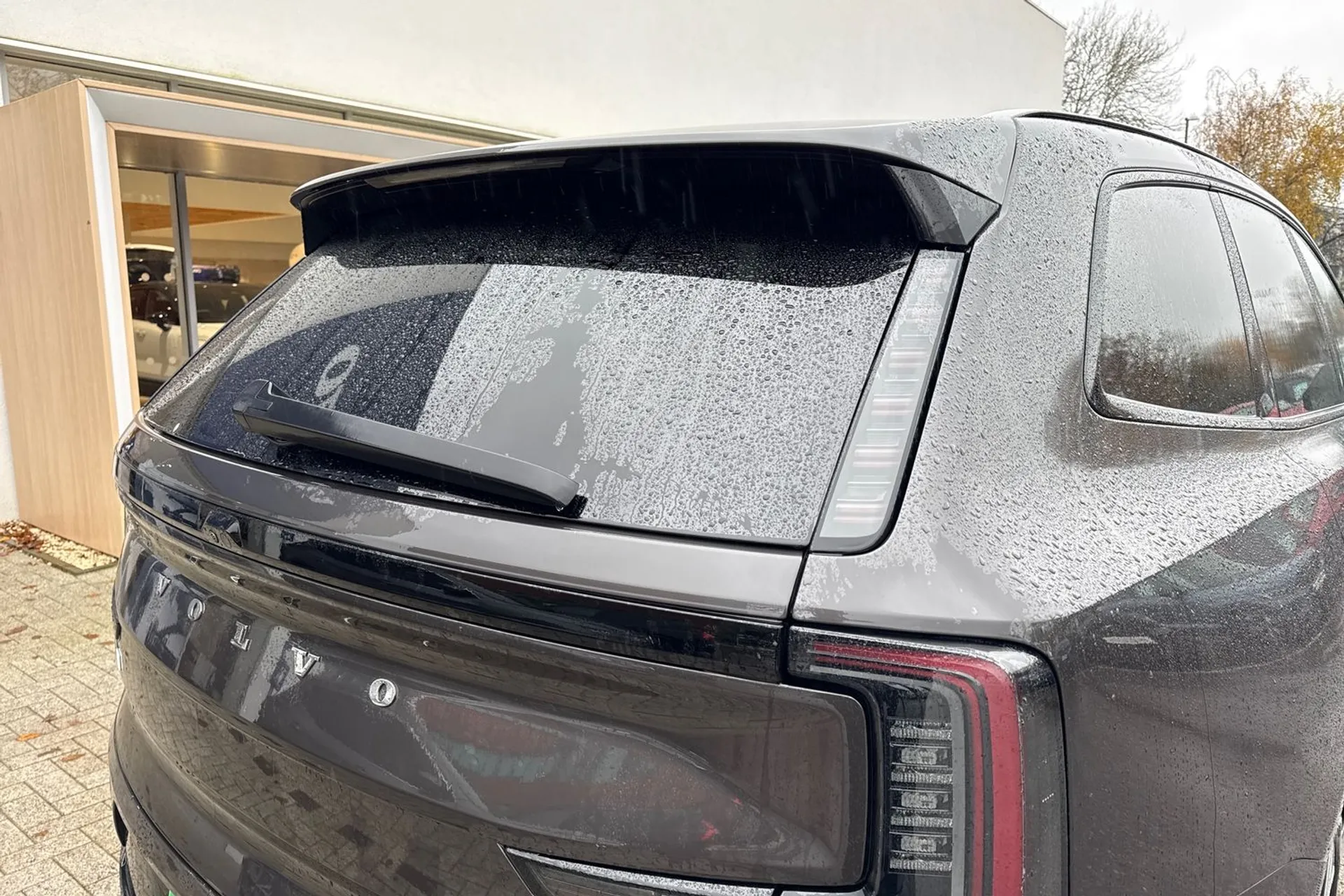 Volvo EX90 thumbnail image number 18