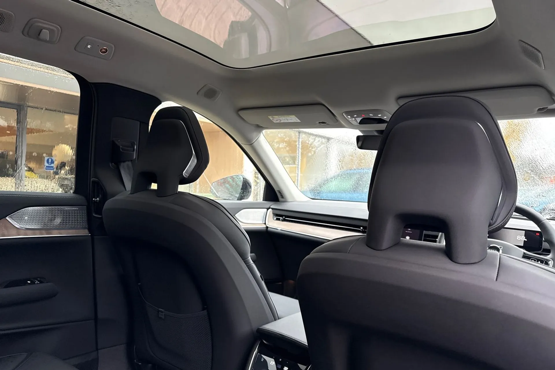 Volvo EX90 thumbnail image number 26