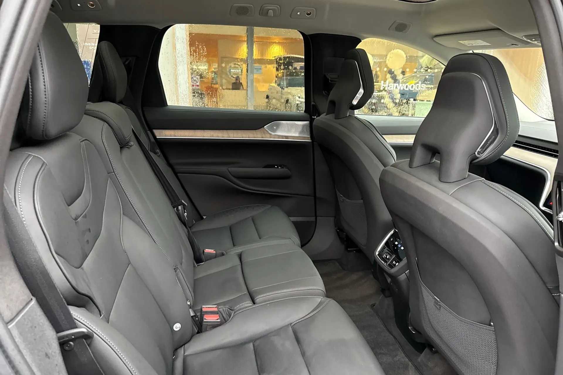 Volvo EX90 thumbnail image number 25