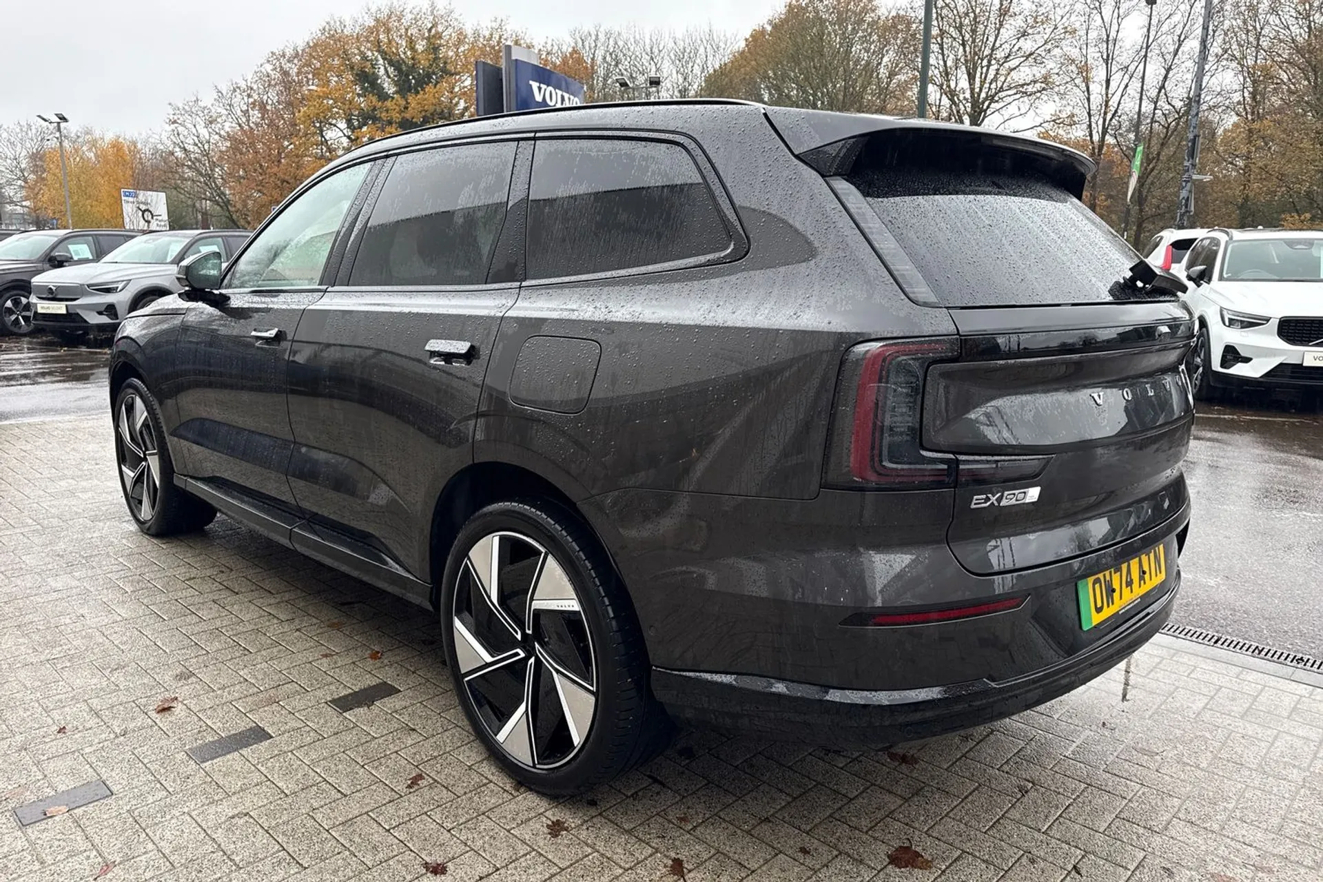 Volvo EX90 thumbnail image number 12