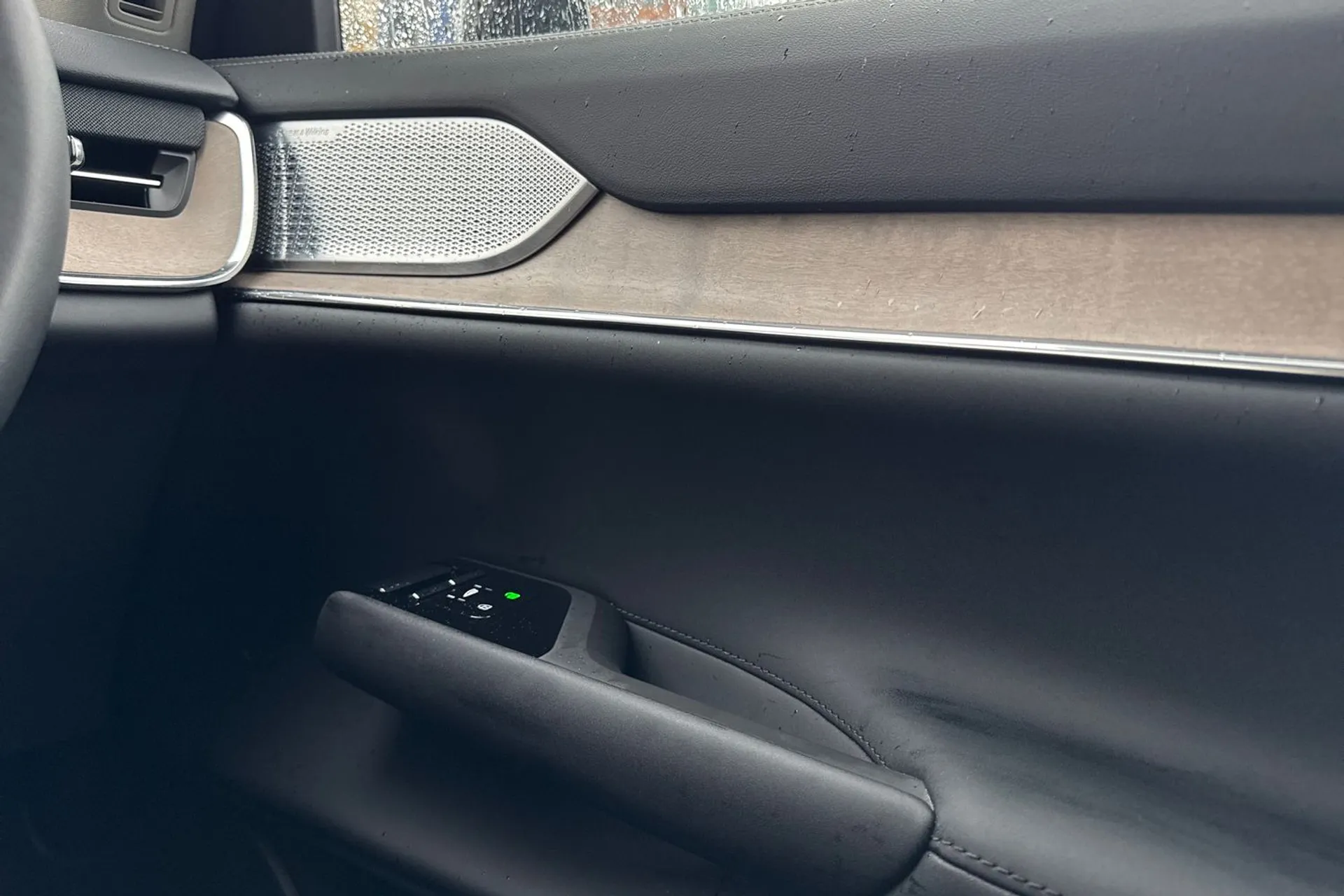 Volvo EX90 thumbnail image number 45