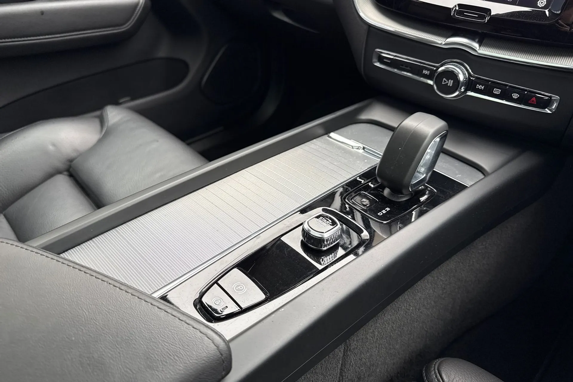 Volvo XC60 thumbnail image number 43