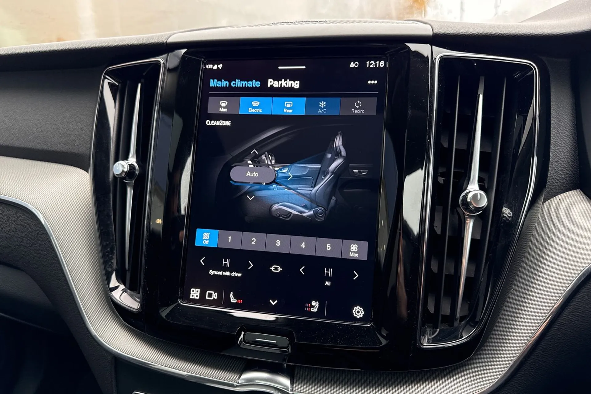 Volvo XC60 thumbnail image number 39