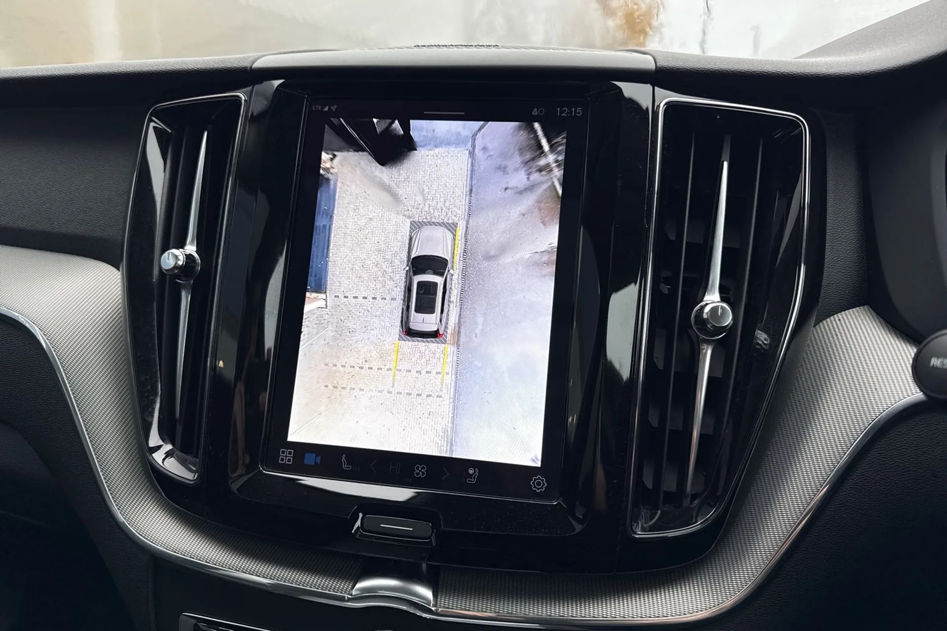 Volvo XC60 thumbnail image number 4