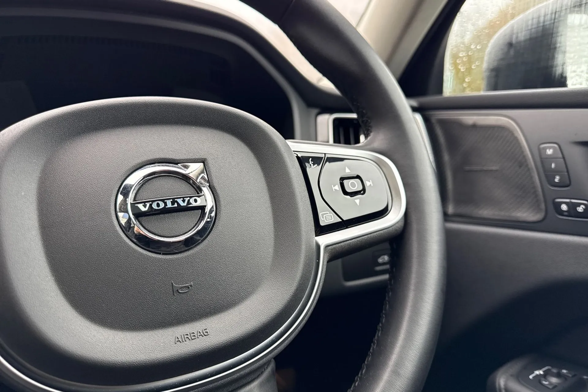 Volvo XC60 thumbnail image number 37