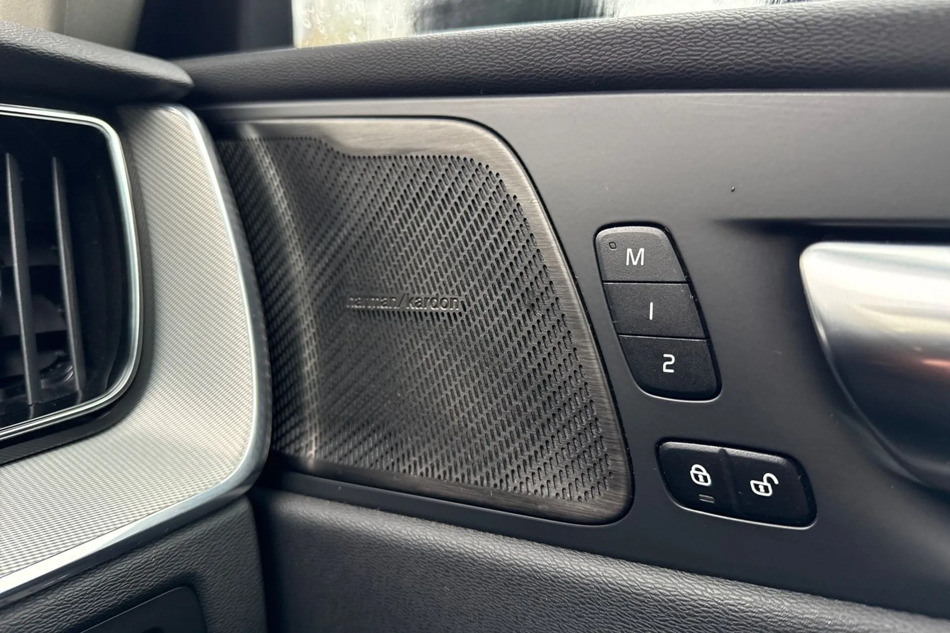 Volvo XC60 thumbnail image number 42