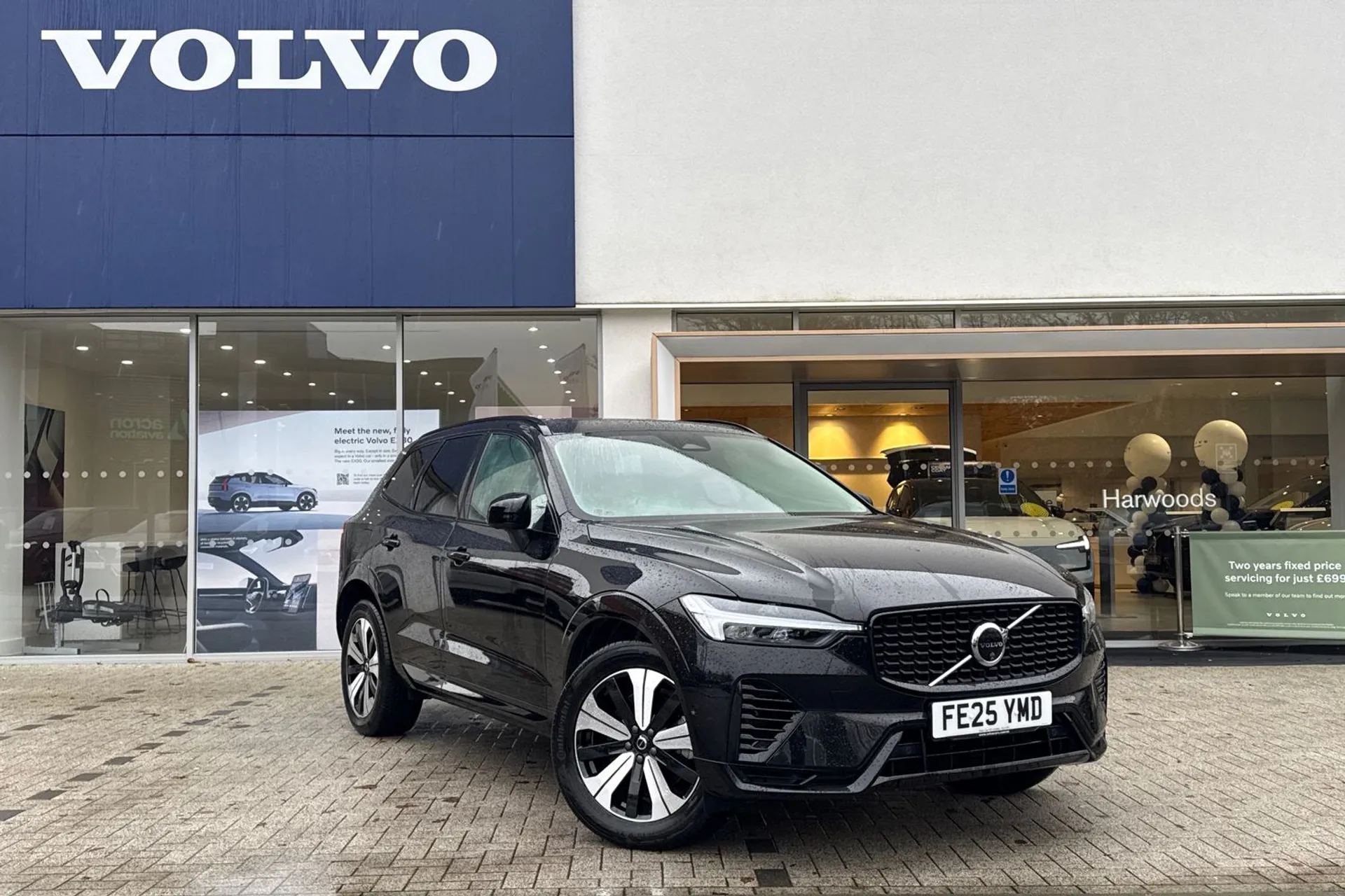 Volvo XC60 focused image