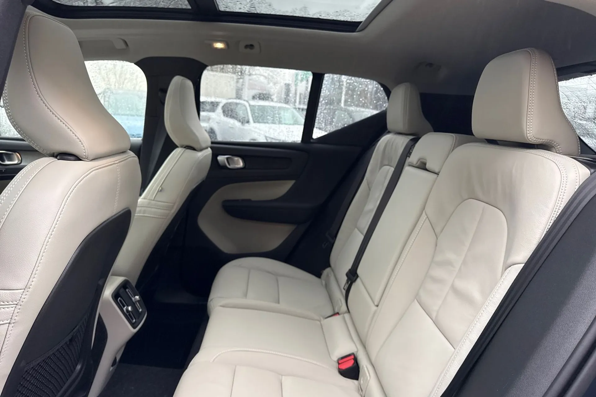 Volvo XC40 thumbnail image number 30