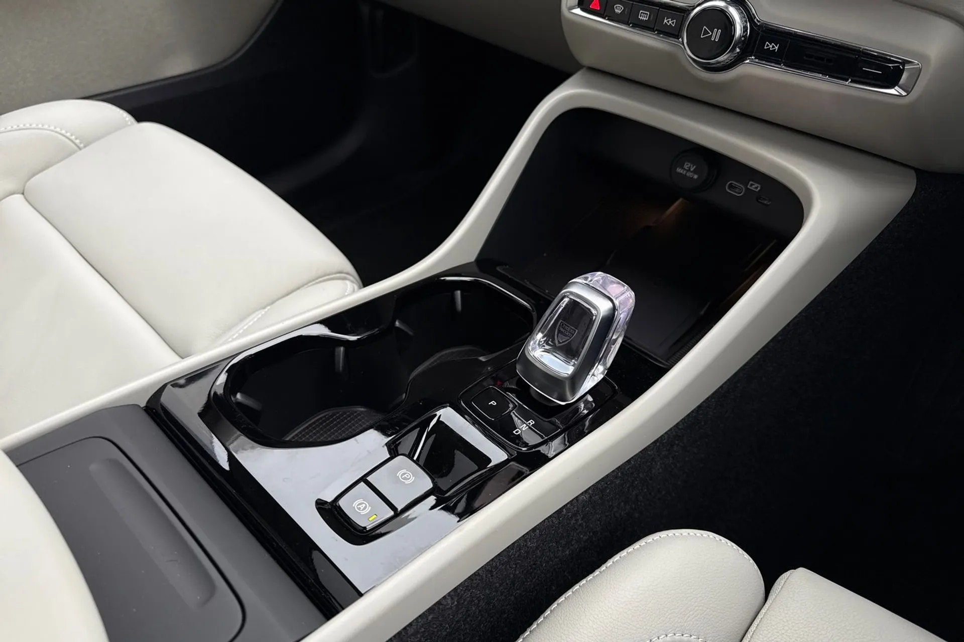 Volvo XC40 thumbnail image number 44