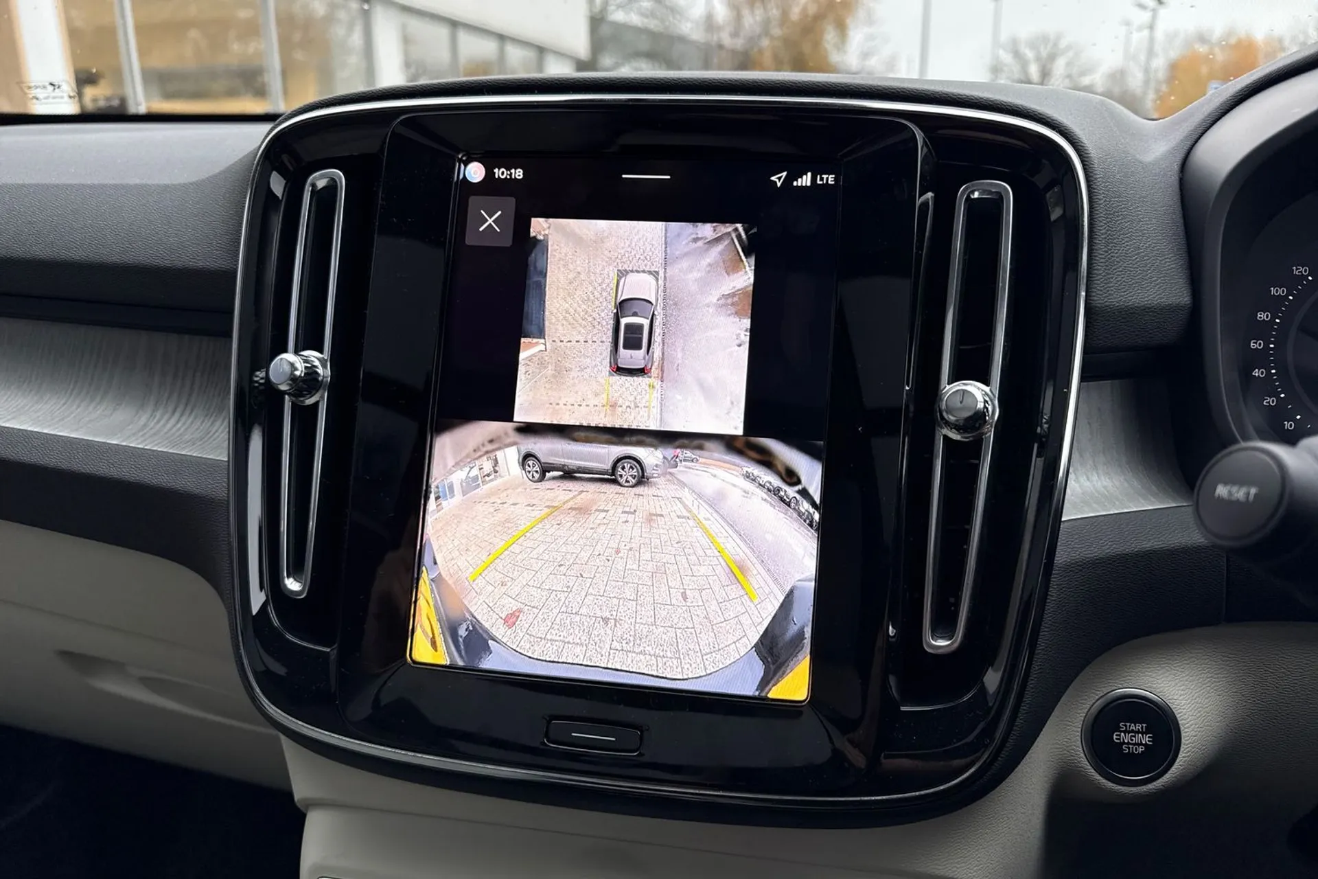 Volvo XC40 thumbnail image number 38