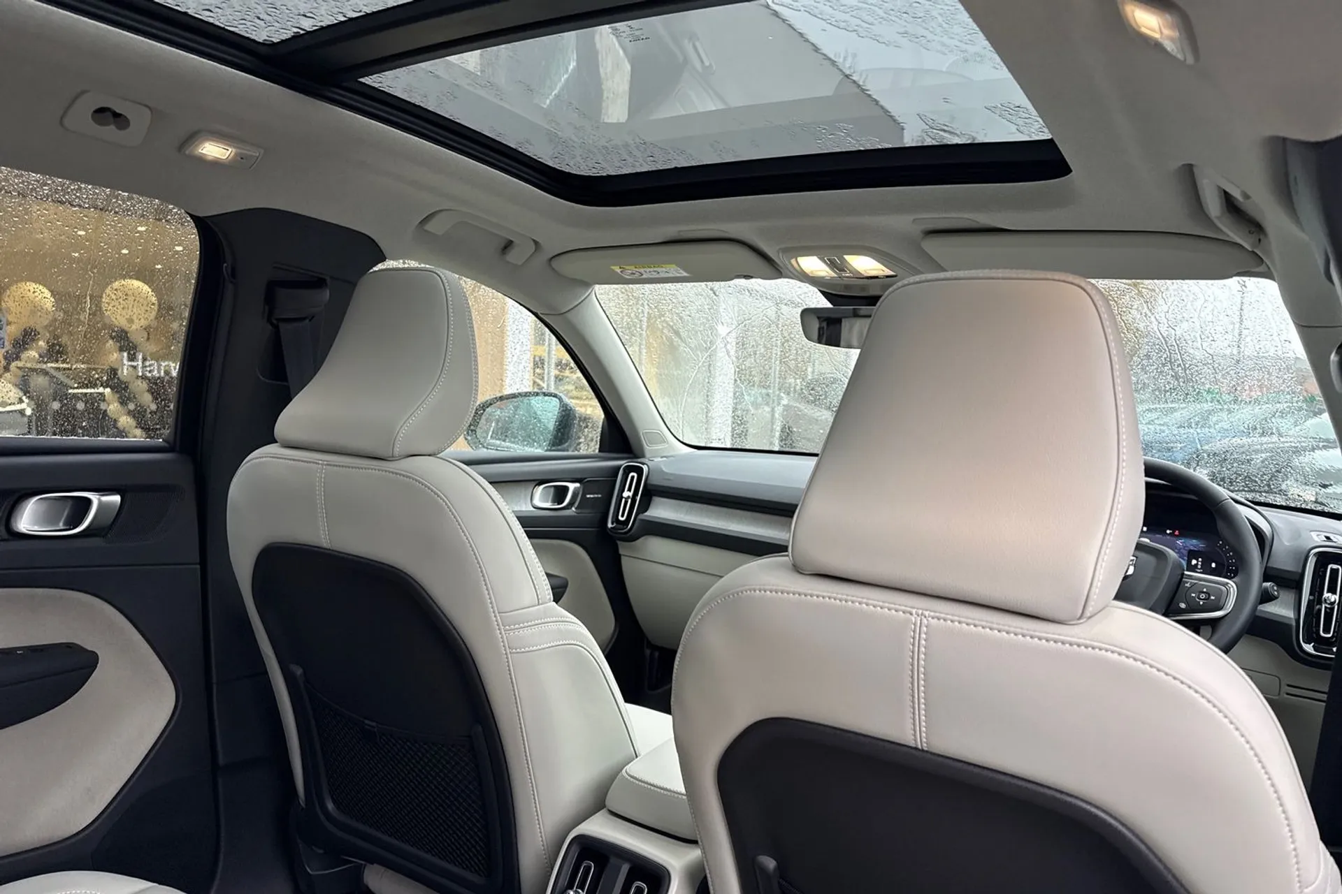 Volvo XC40 thumbnail image number 24