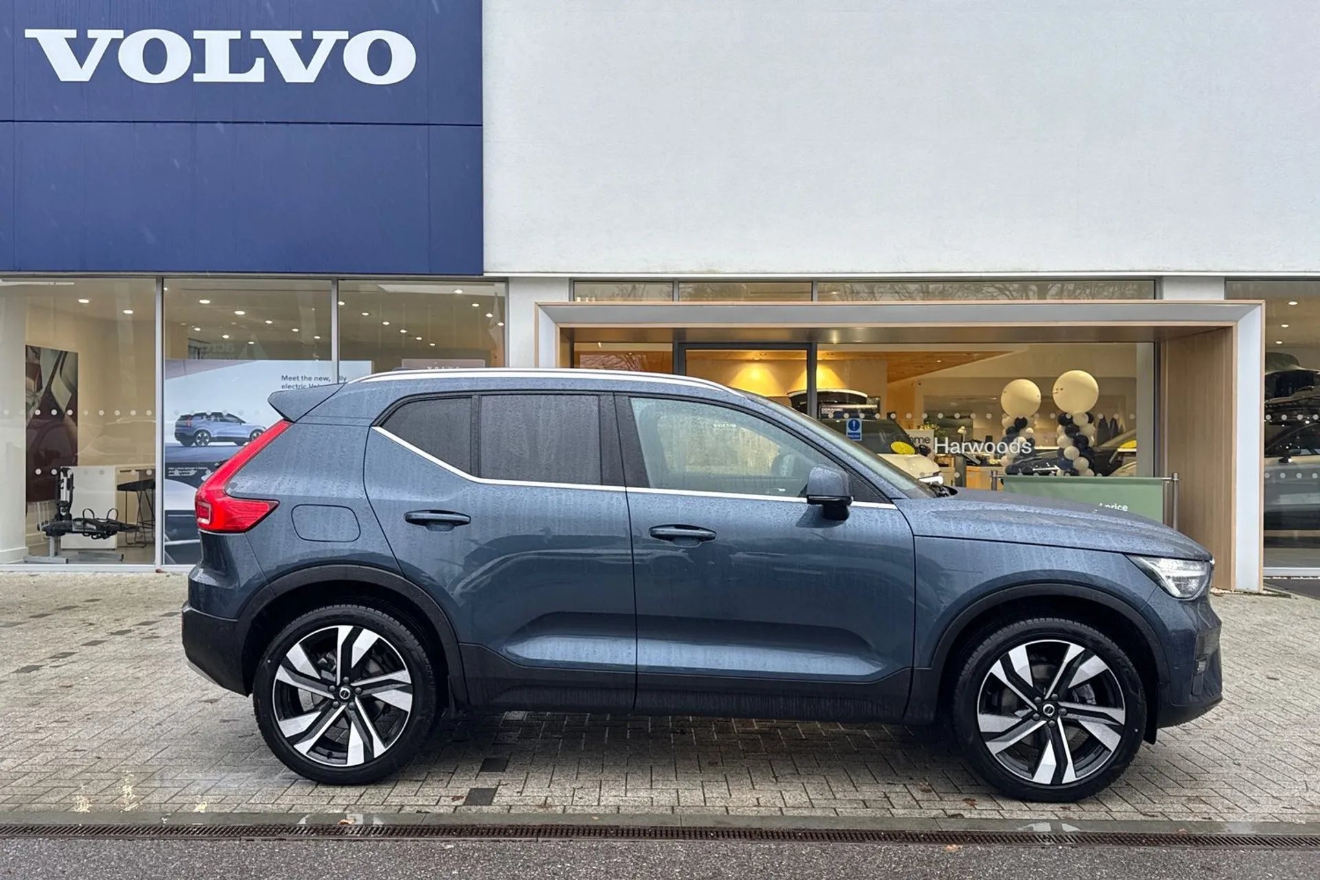 Volvo XC40 thumbnail image number 2