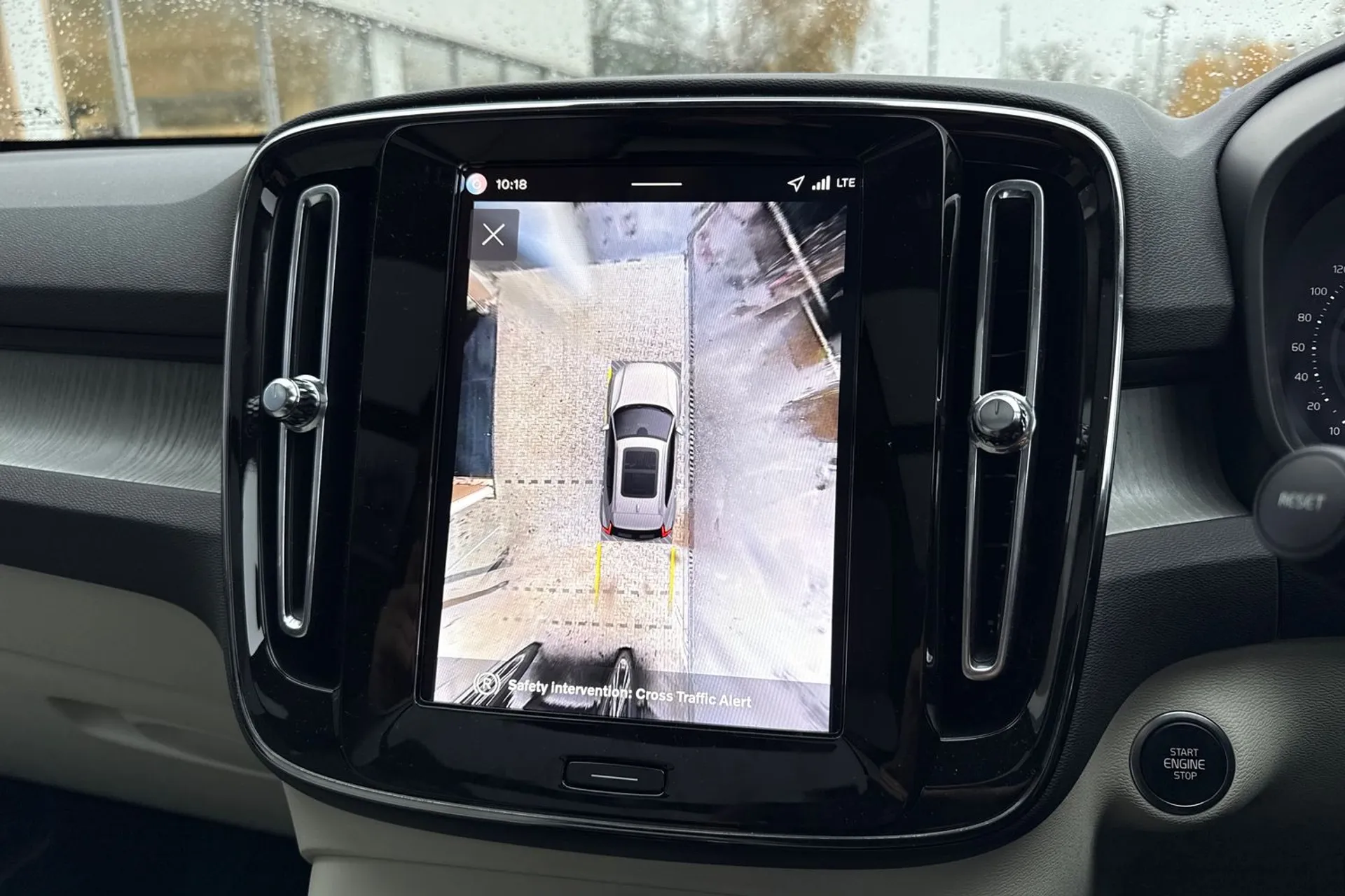 Volvo XC40 thumbnail image number 4