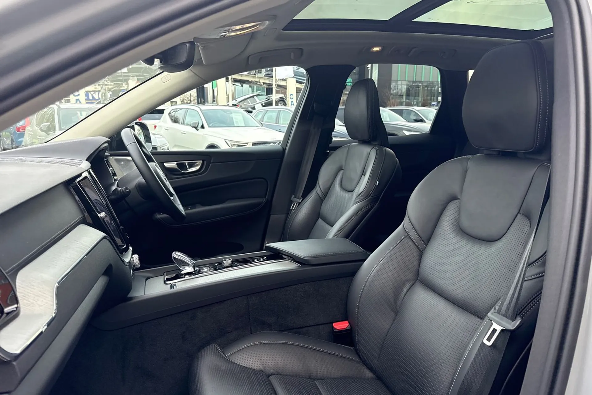 Volvo XC60 thumbnail image number 28