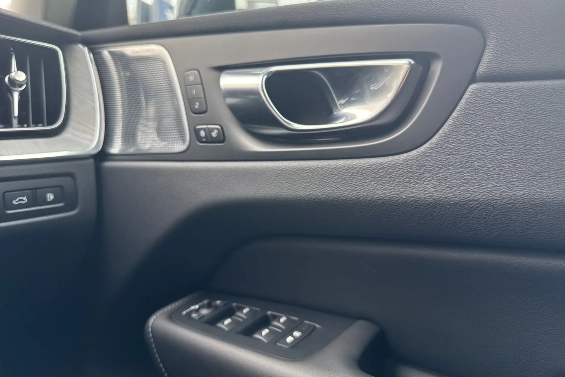 Volvo XC60 thumbnail image number 41