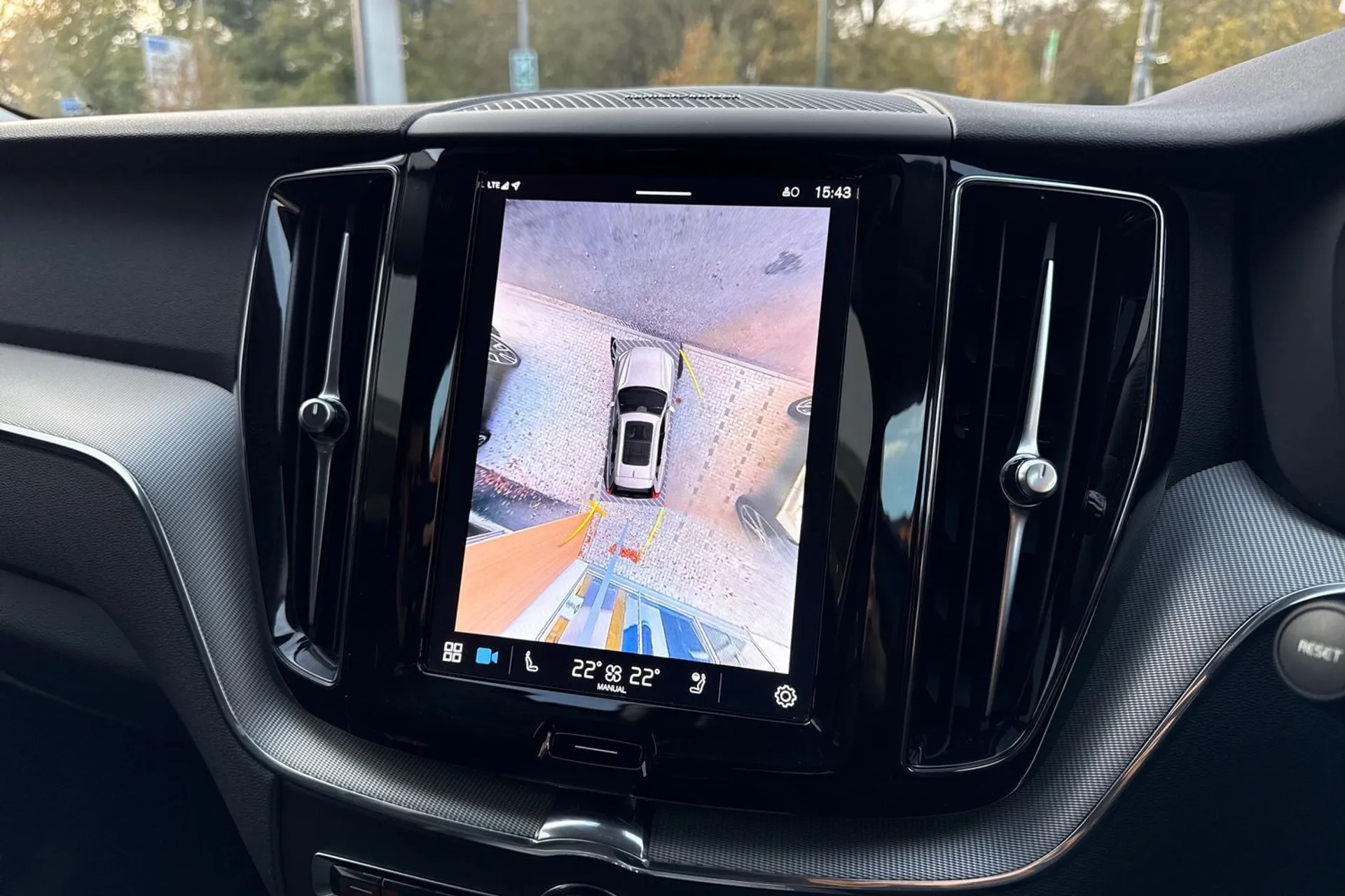 Volvo XC60 thumbnail image number 4