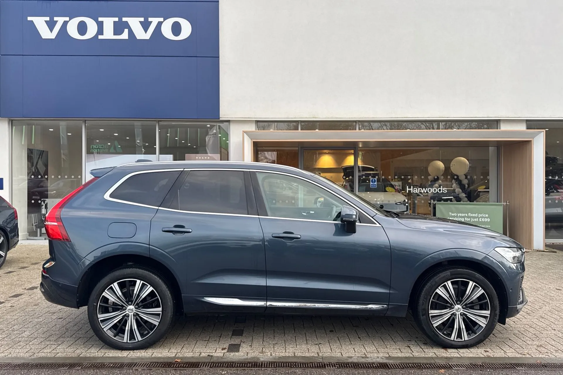 Volvo XC60 thumbnail image number 2