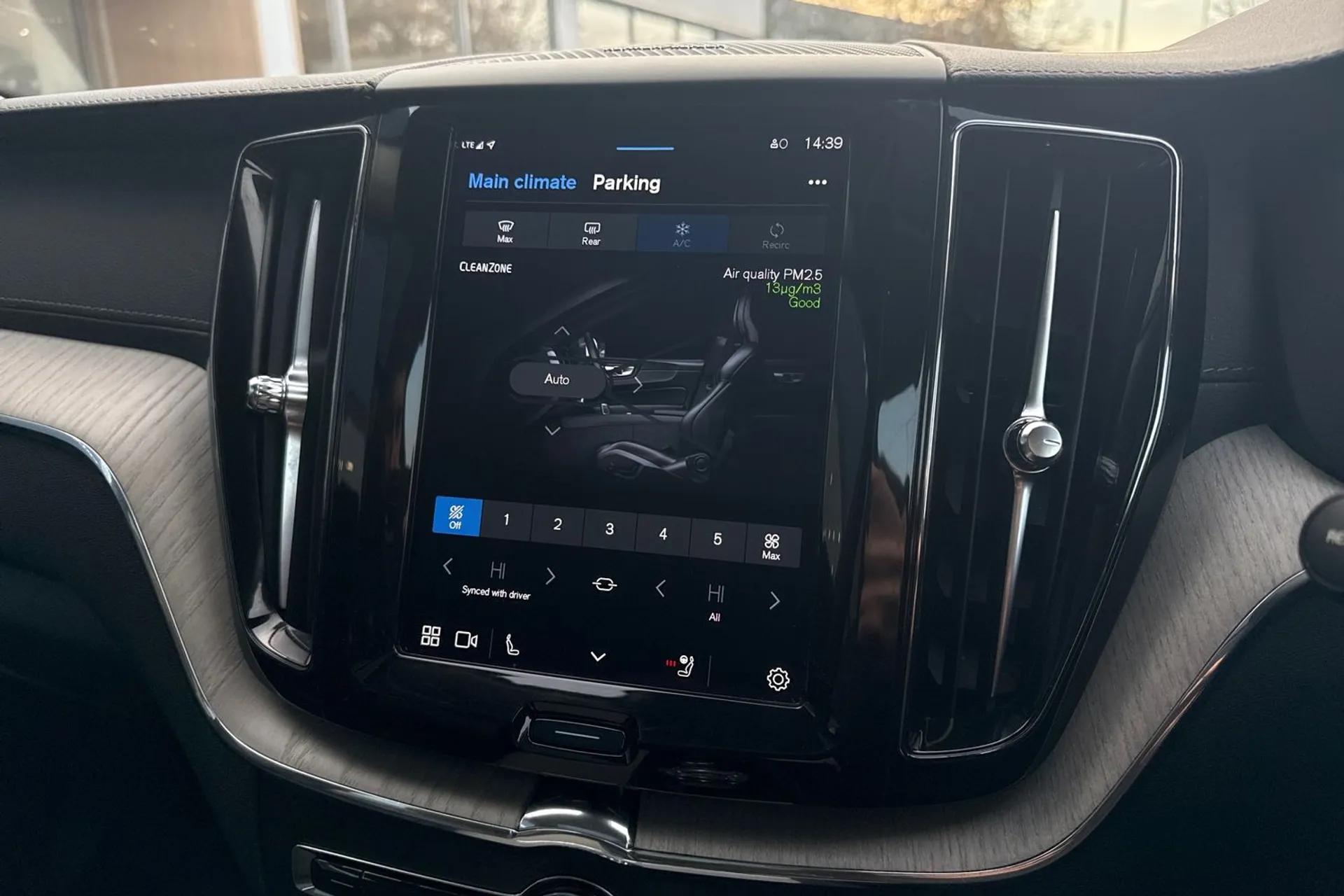 Volvo XC60 thumbnail image number 39