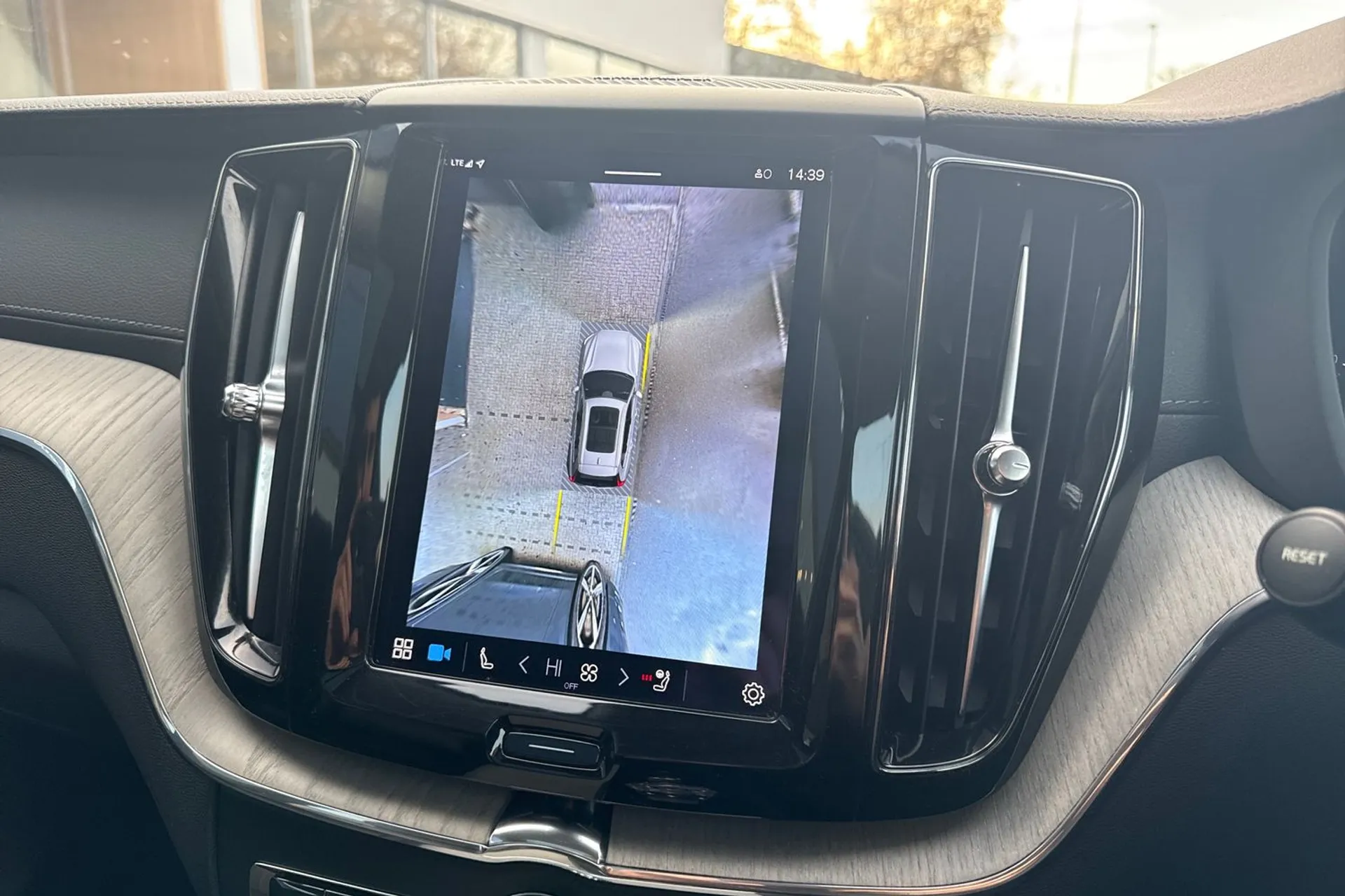 Volvo XC60 thumbnail image number 4