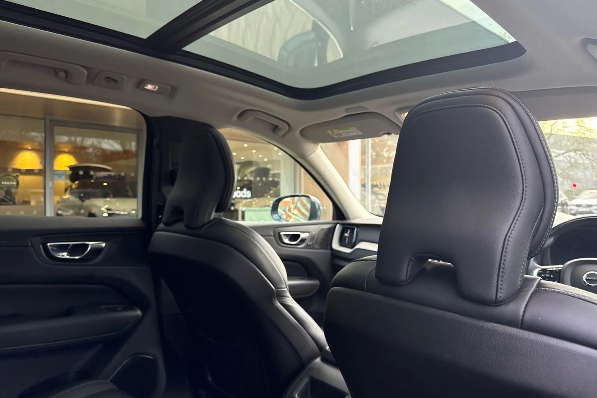 Volvo XC60 thumbnail image number 24