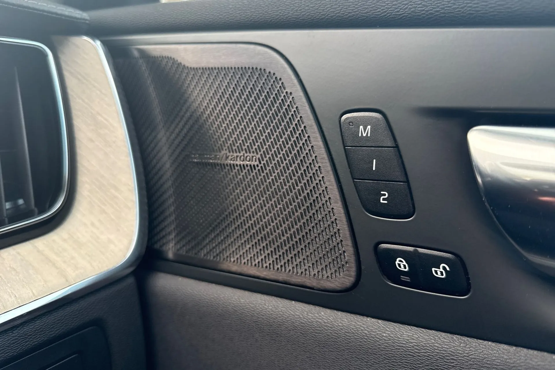 Volvo XC60 thumbnail image number 43