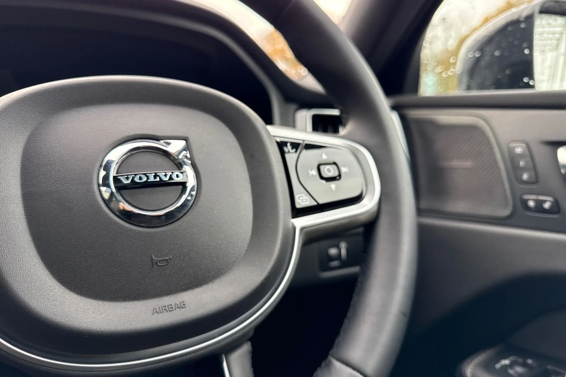 Volvo XC60 thumbnail image number 38