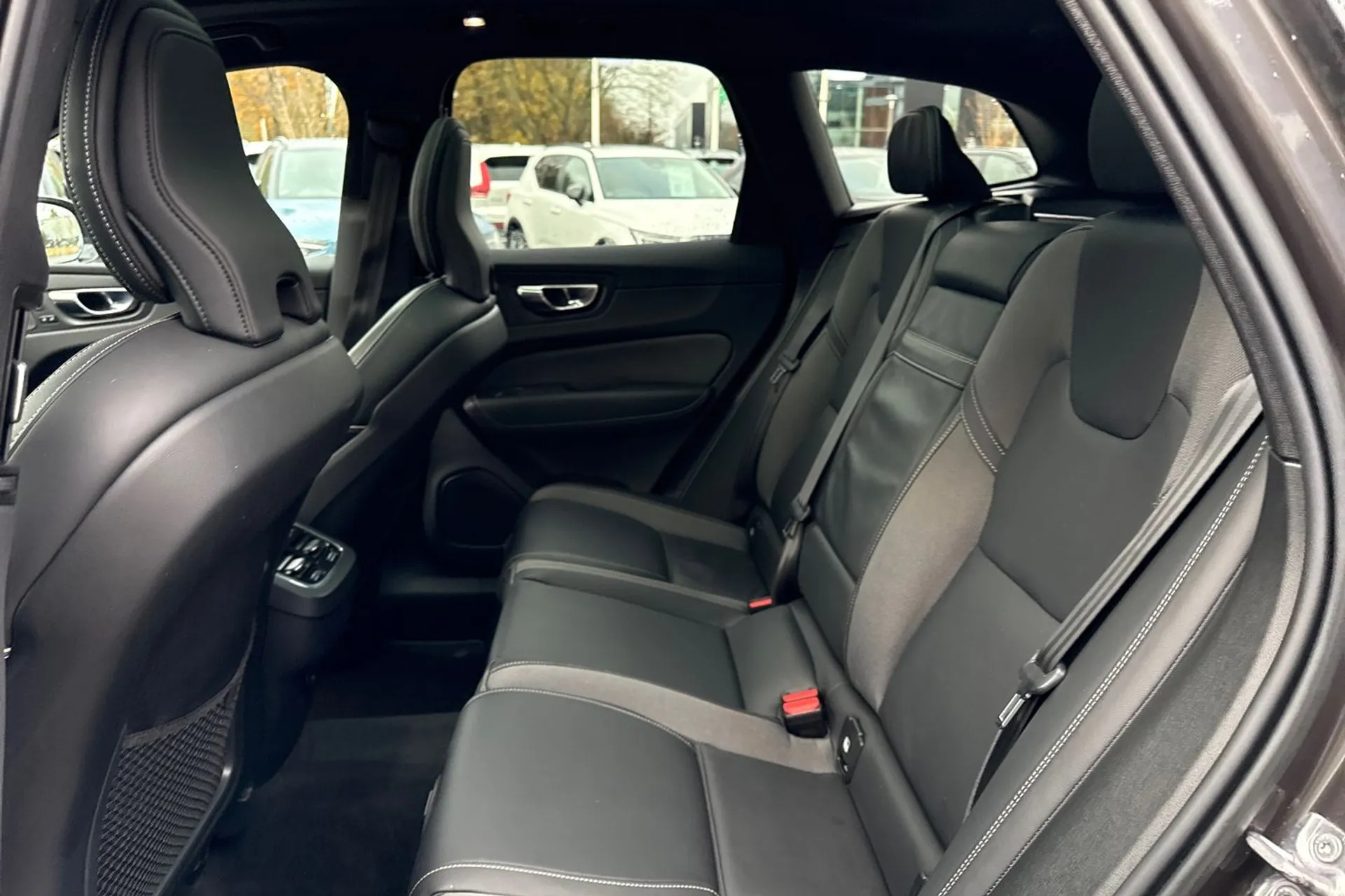 Volvo XC60 thumbnail image number 31