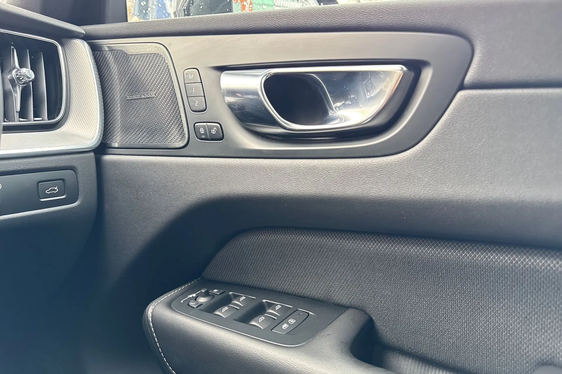 Volvo XC60 thumbnail image number 43