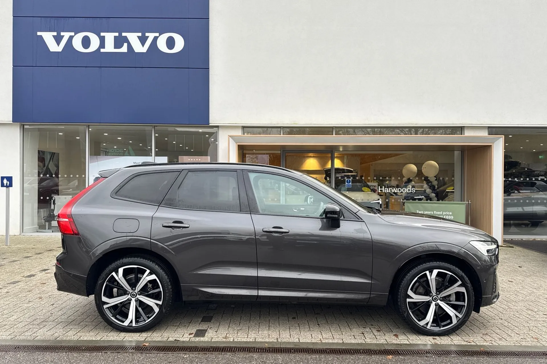 Volvo XC60 thumbnail image number 2