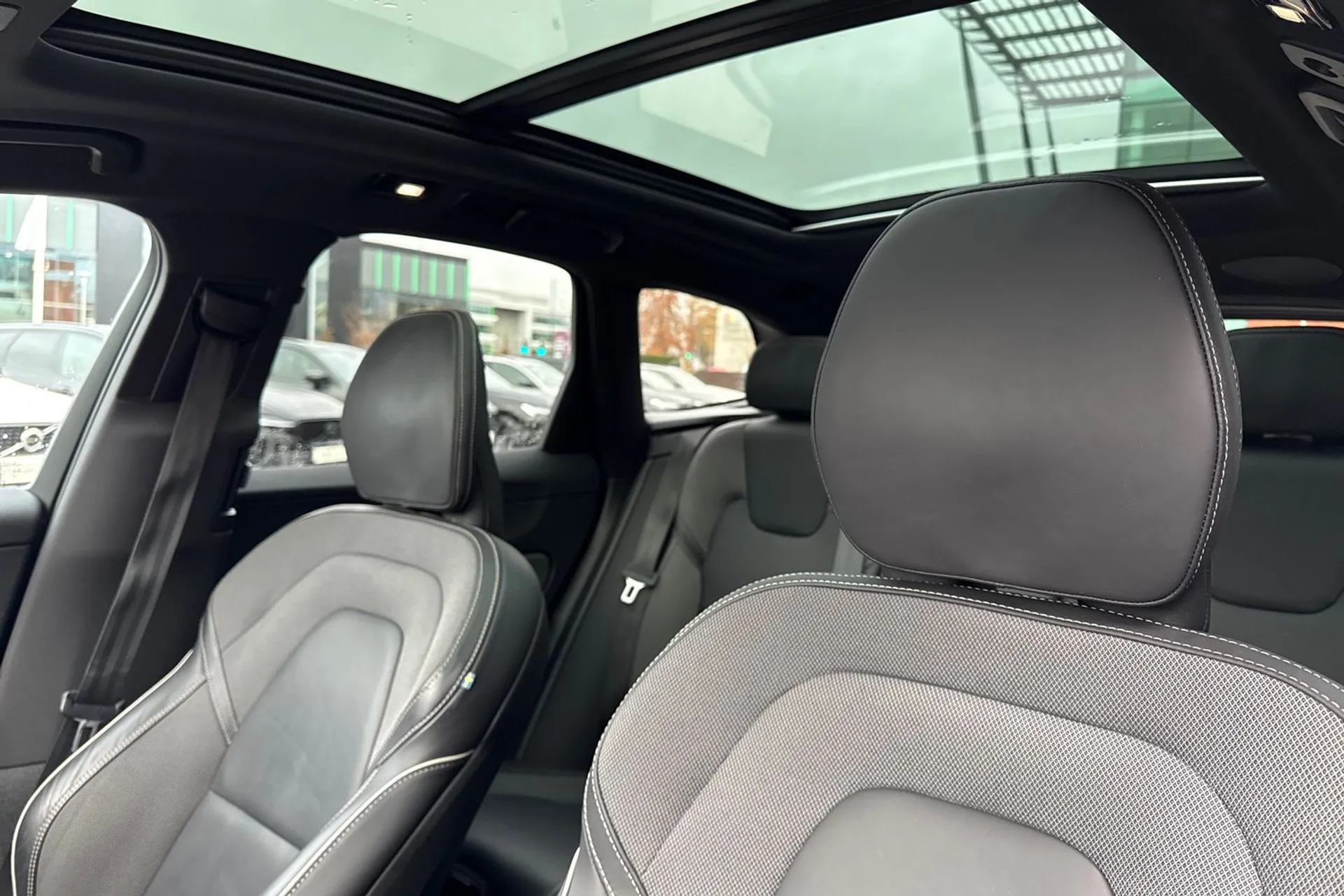 Volvo XC60 thumbnail image number 30