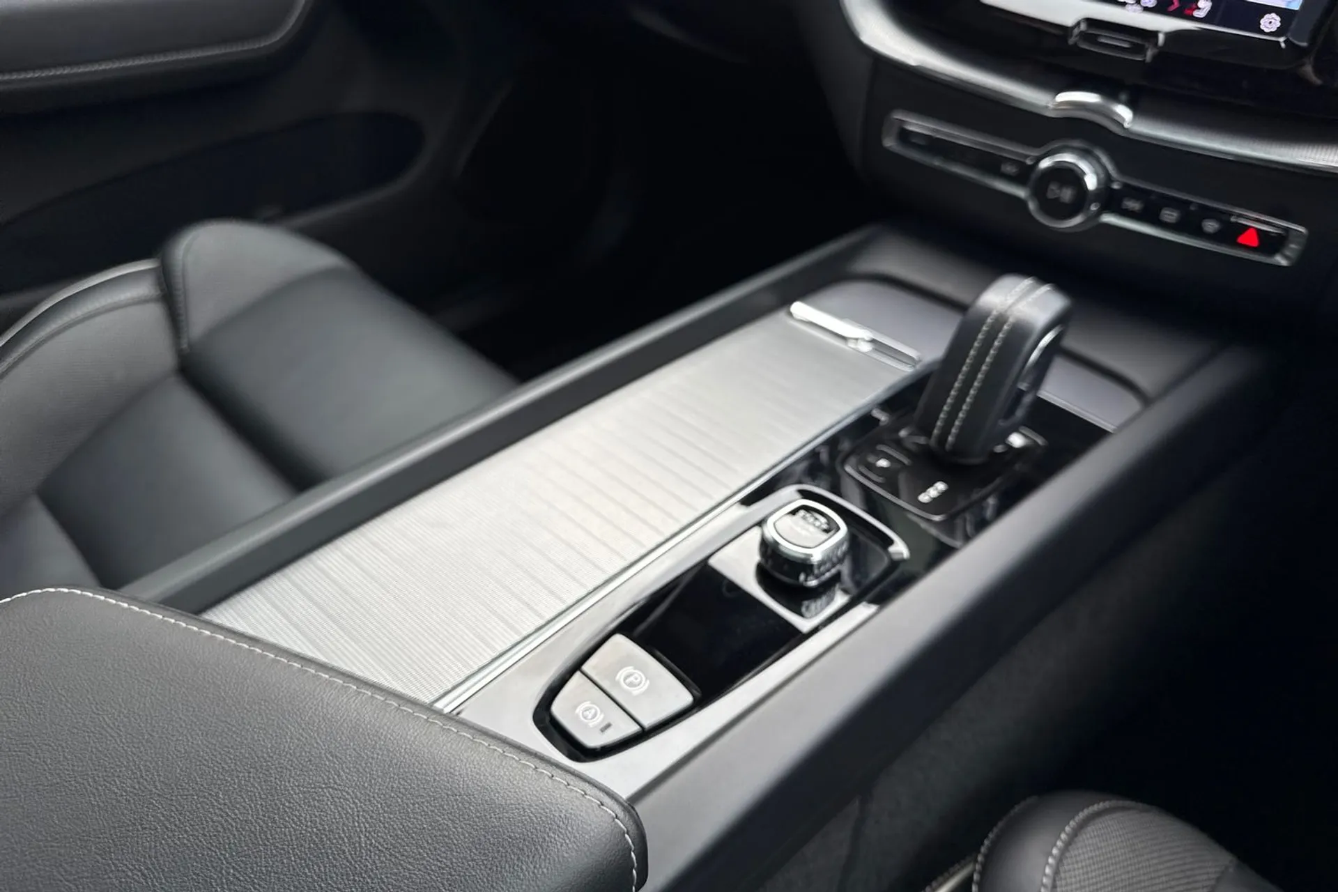 Volvo XC60 thumbnail image number 45