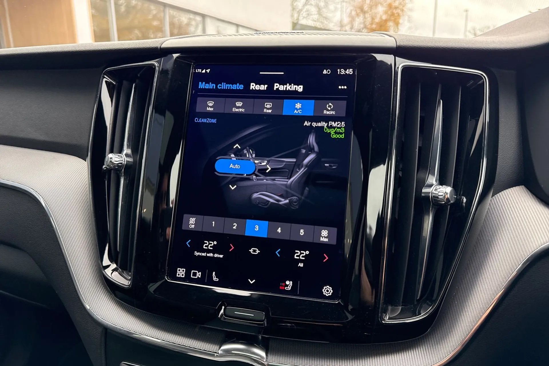 Volvo XC60 thumbnail image number 40