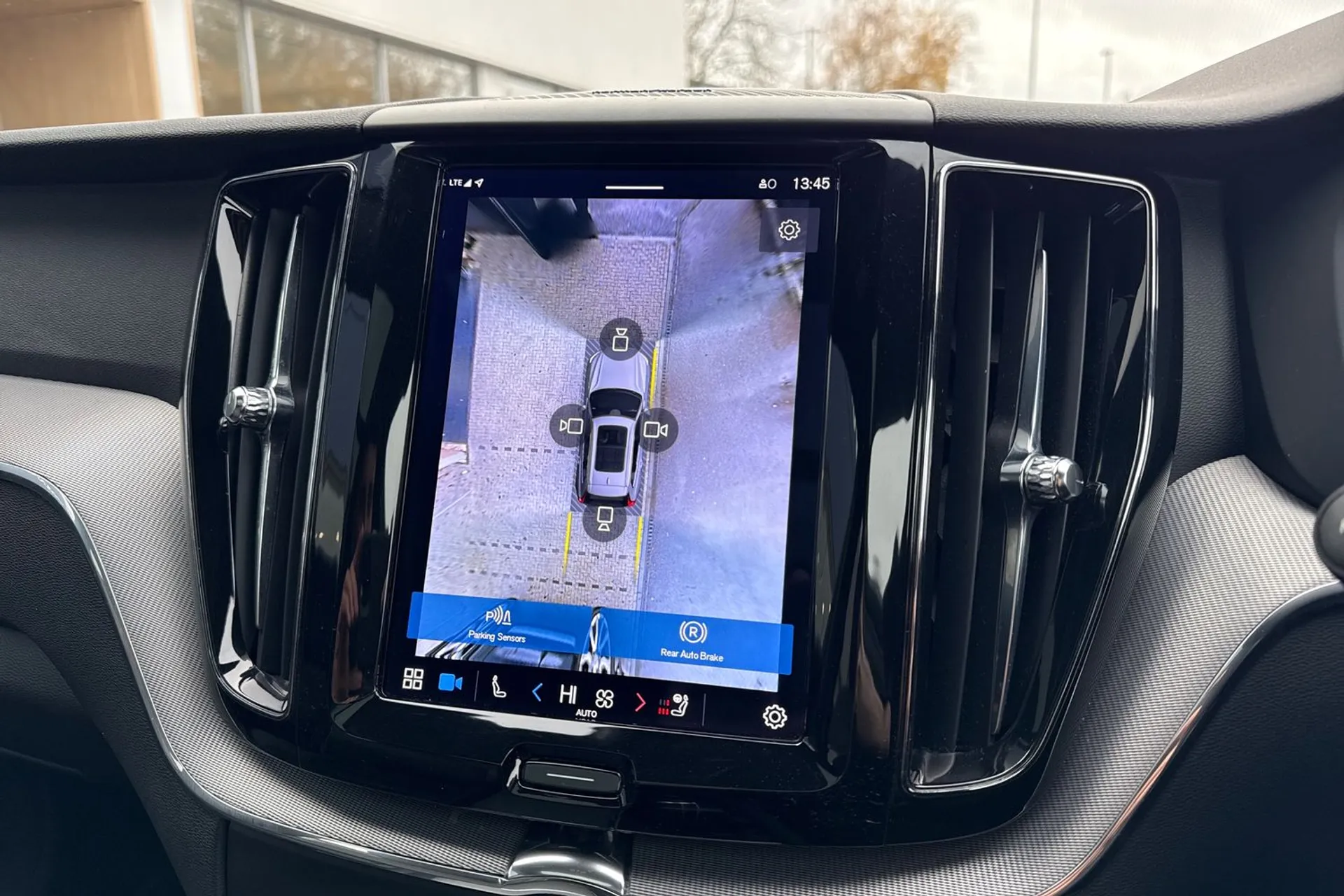 Volvo XC60 thumbnail image number 4