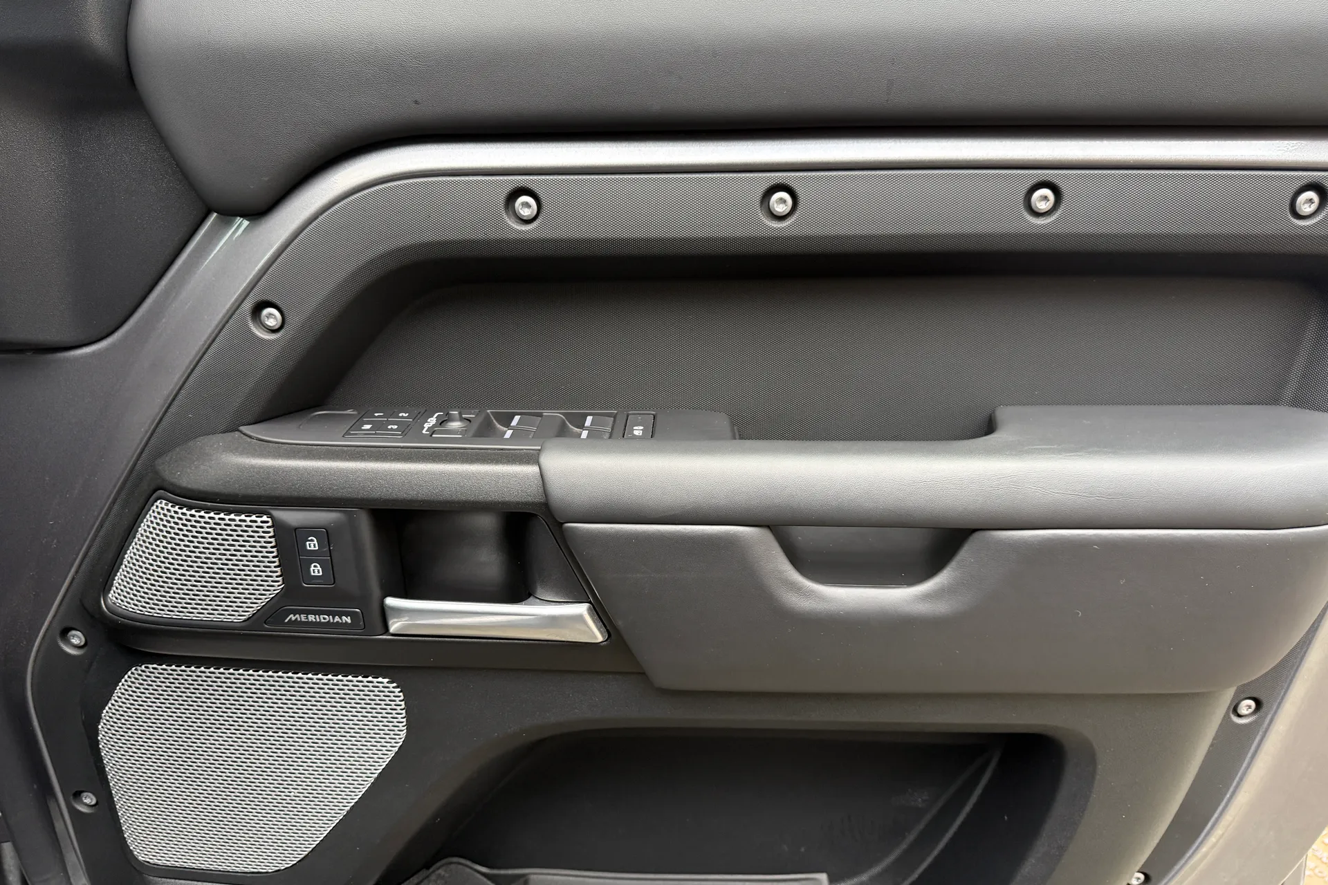 LAND ROVER DEFENDER thumbnail image number 51