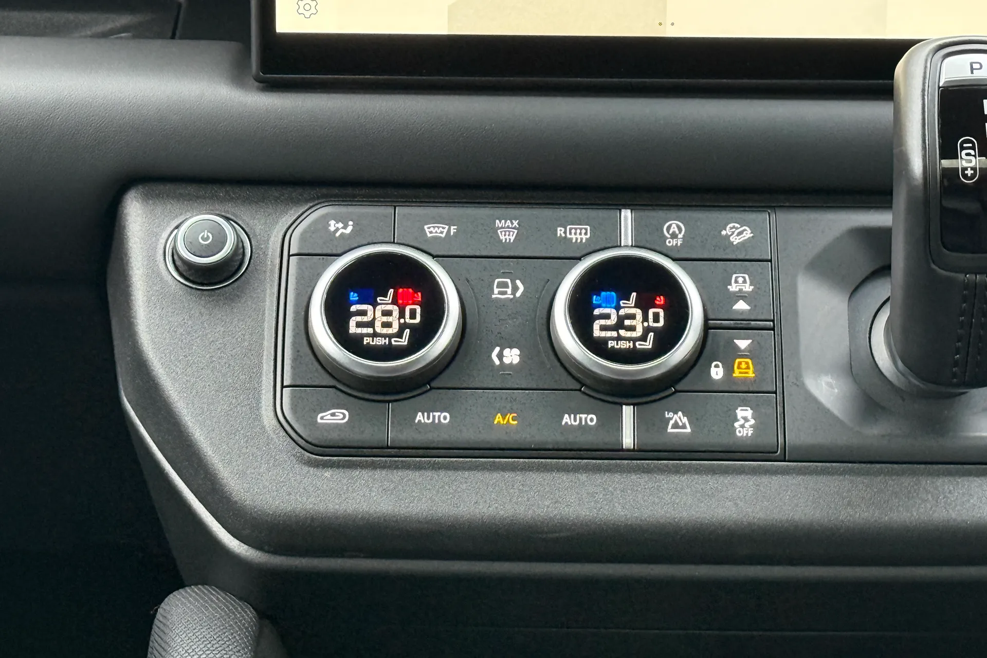 LAND ROVER DEFENDER thumbnail image number 16