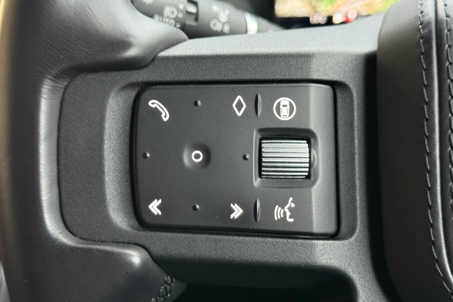 LAND ROVER DEFENDER thumbnail image number 25