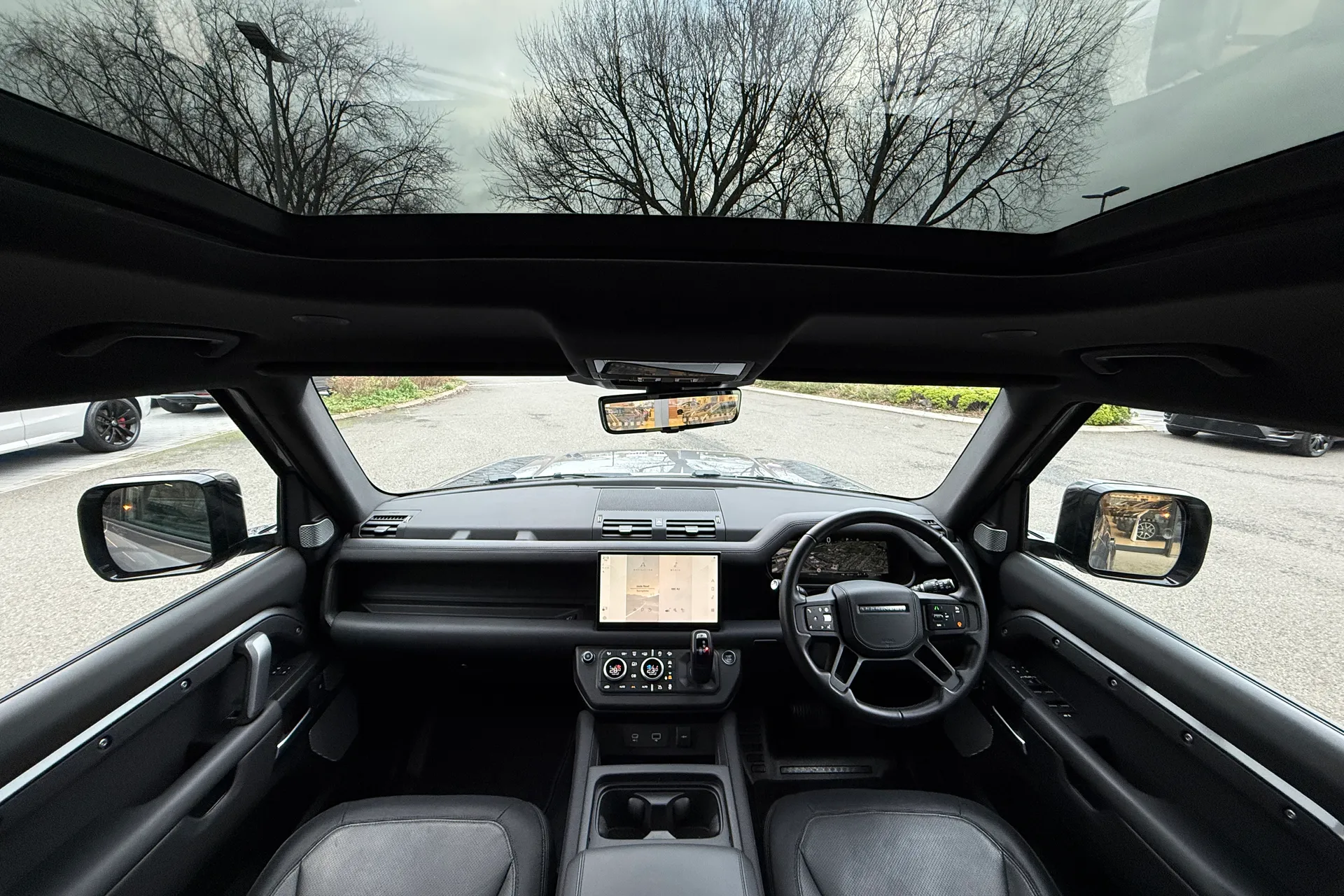 LAND ROVER DEFENDER thumbnail image number 3